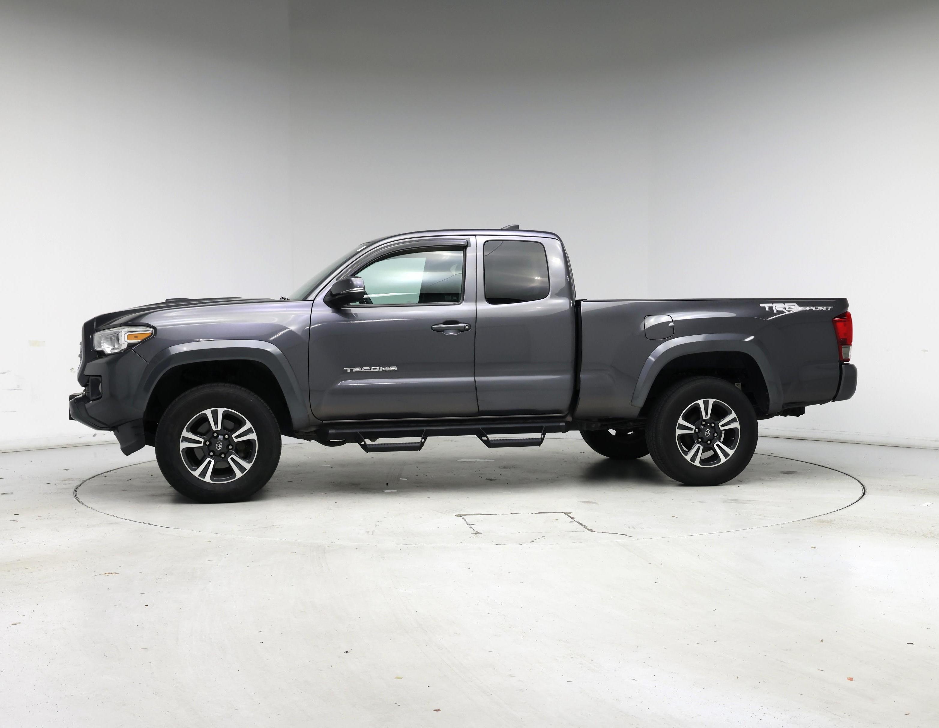 Thumbnail: 2016 Toyota Tacoma - 3