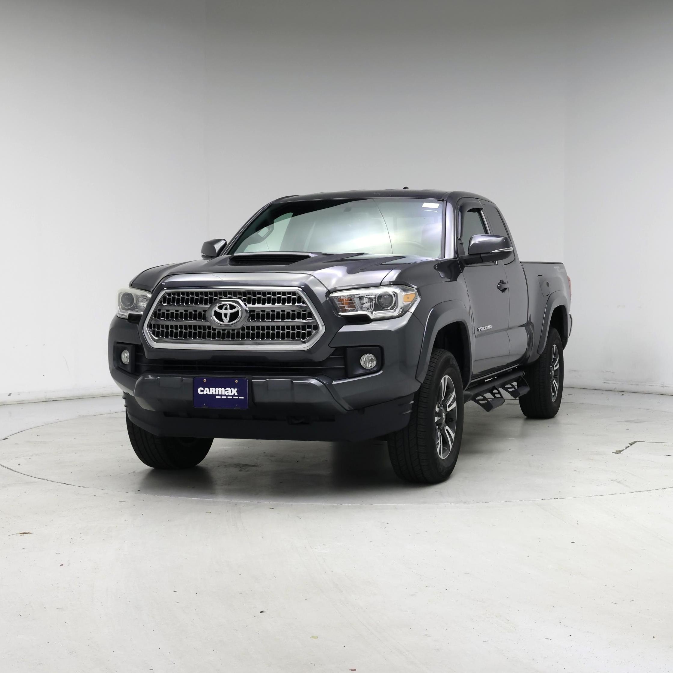 Thumbnail: 2016 Toyota Tacoma - 4