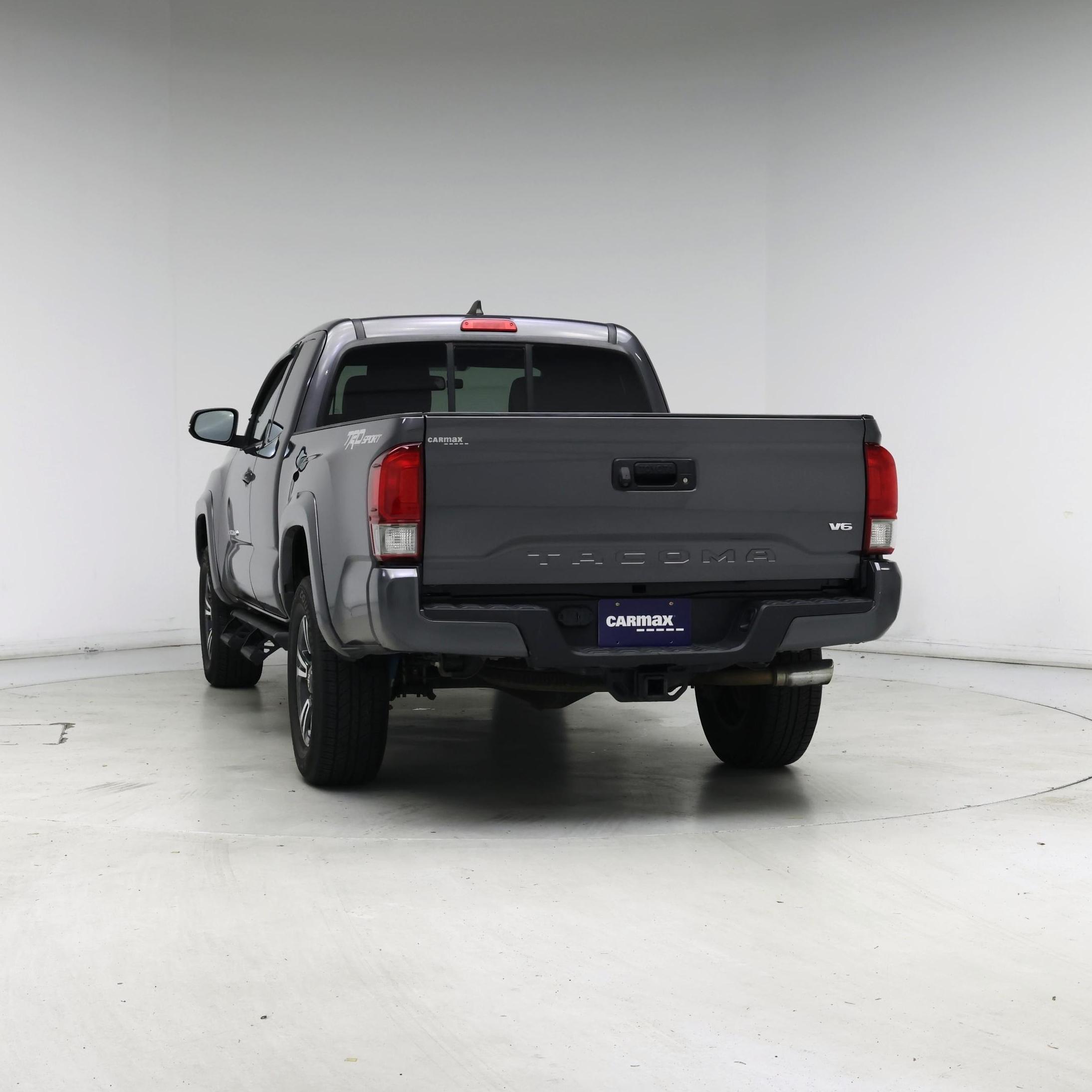 Thumbnail: 2016 Toyota Tacoma - 6