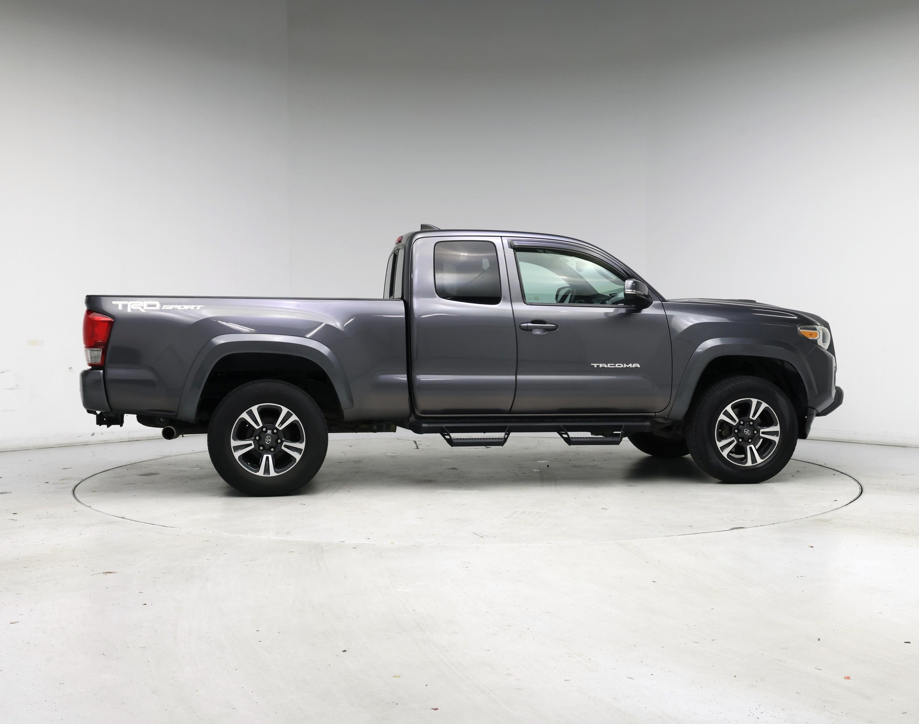Thumbnail: 2016 Toyota Tacoma - 7