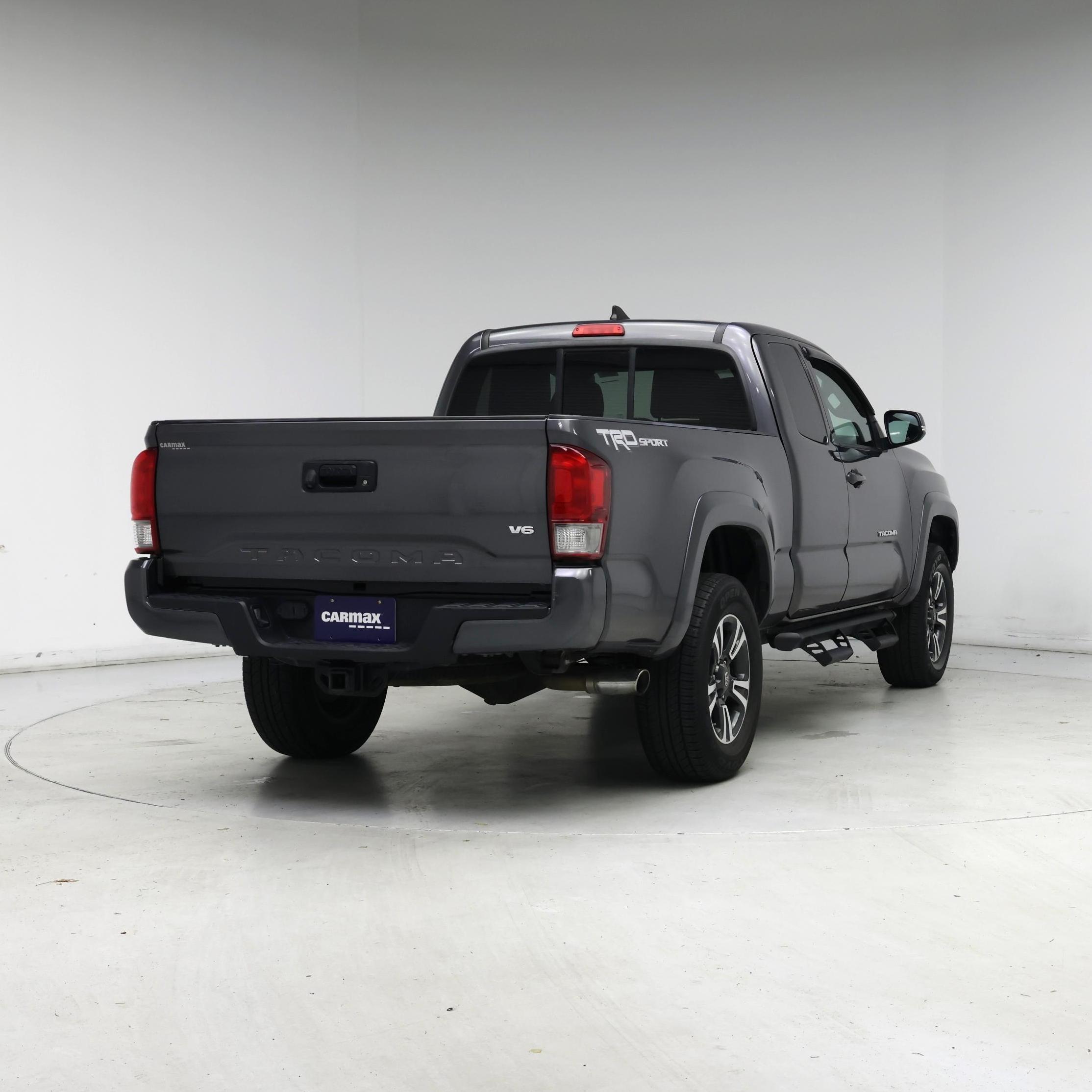 Thumbnail: 2016 Toyota Tacoma - 8