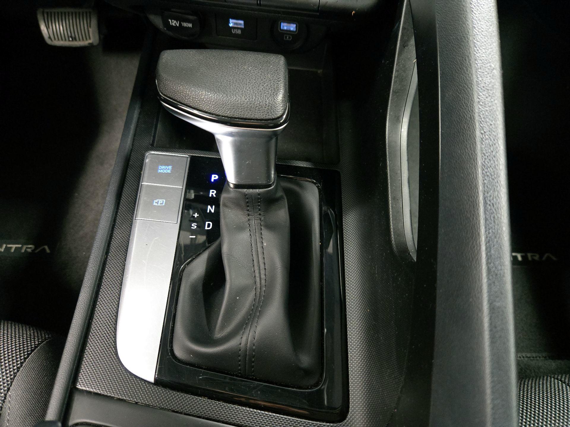 Thumbnail: 2022 Hyundai Elantra - 17