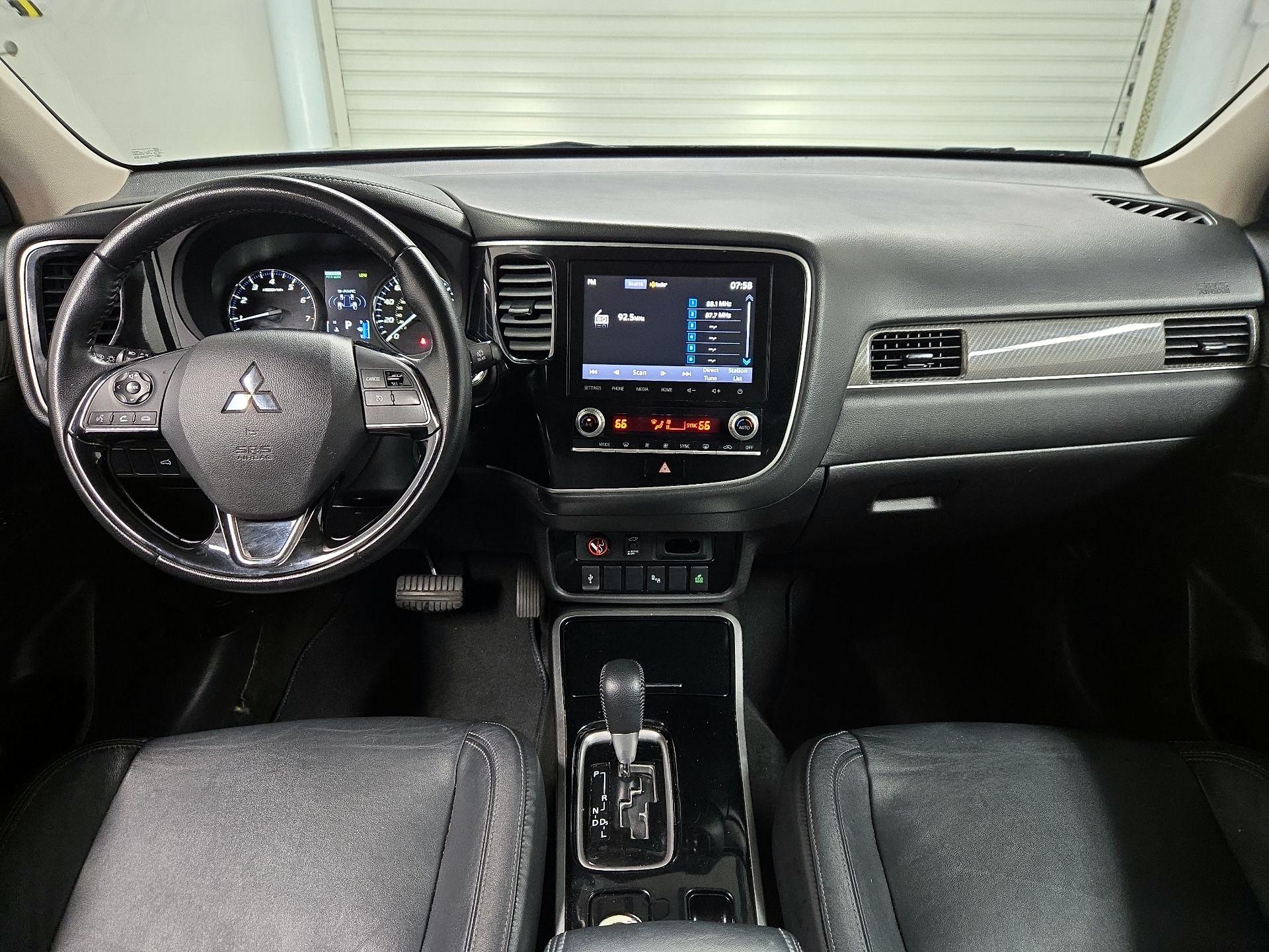 Thumbnail: 2020 Mitsubishi Outlander - 9