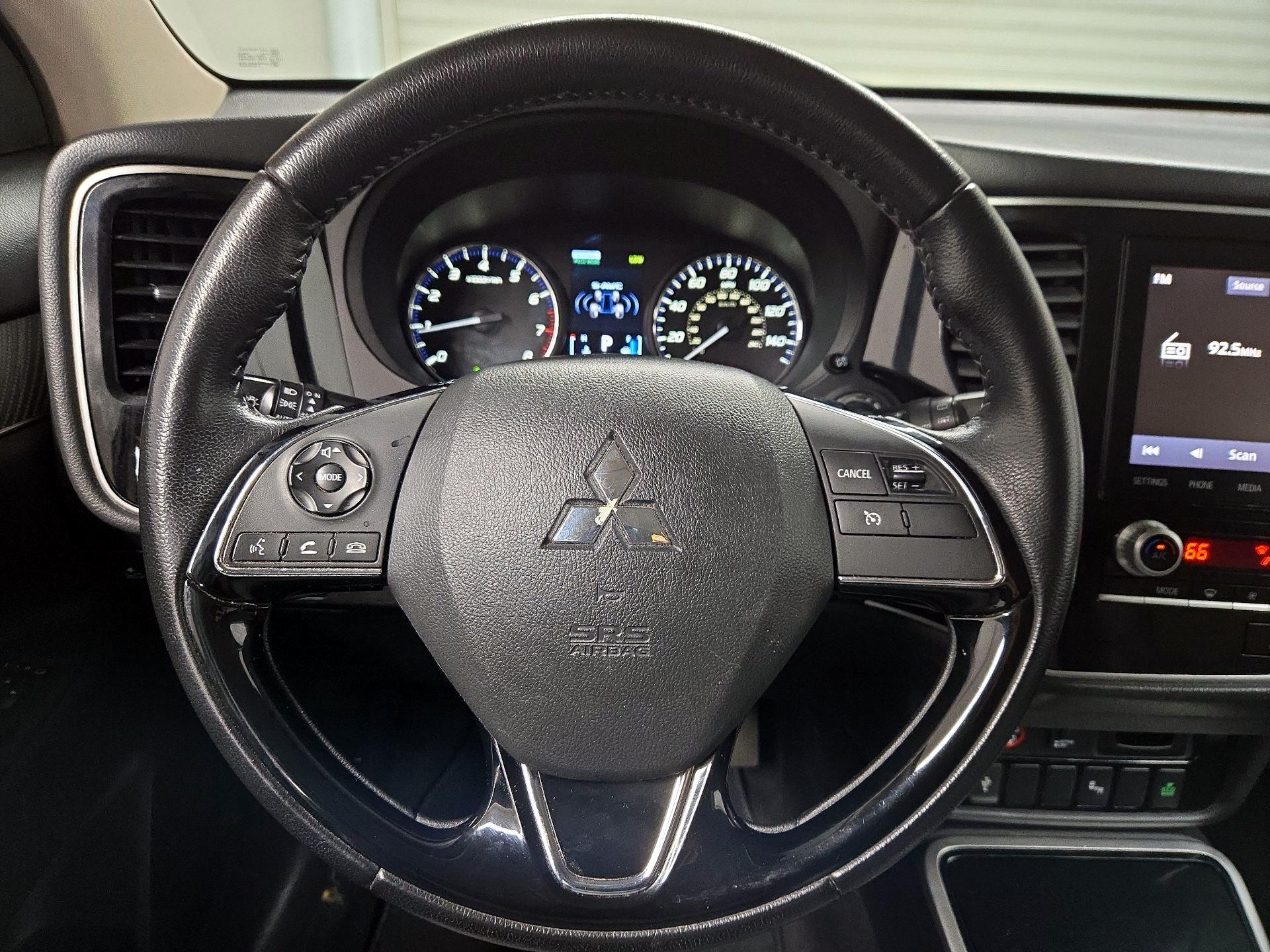 Thumbnail: 2020 Mitsubishi Outlander - 10