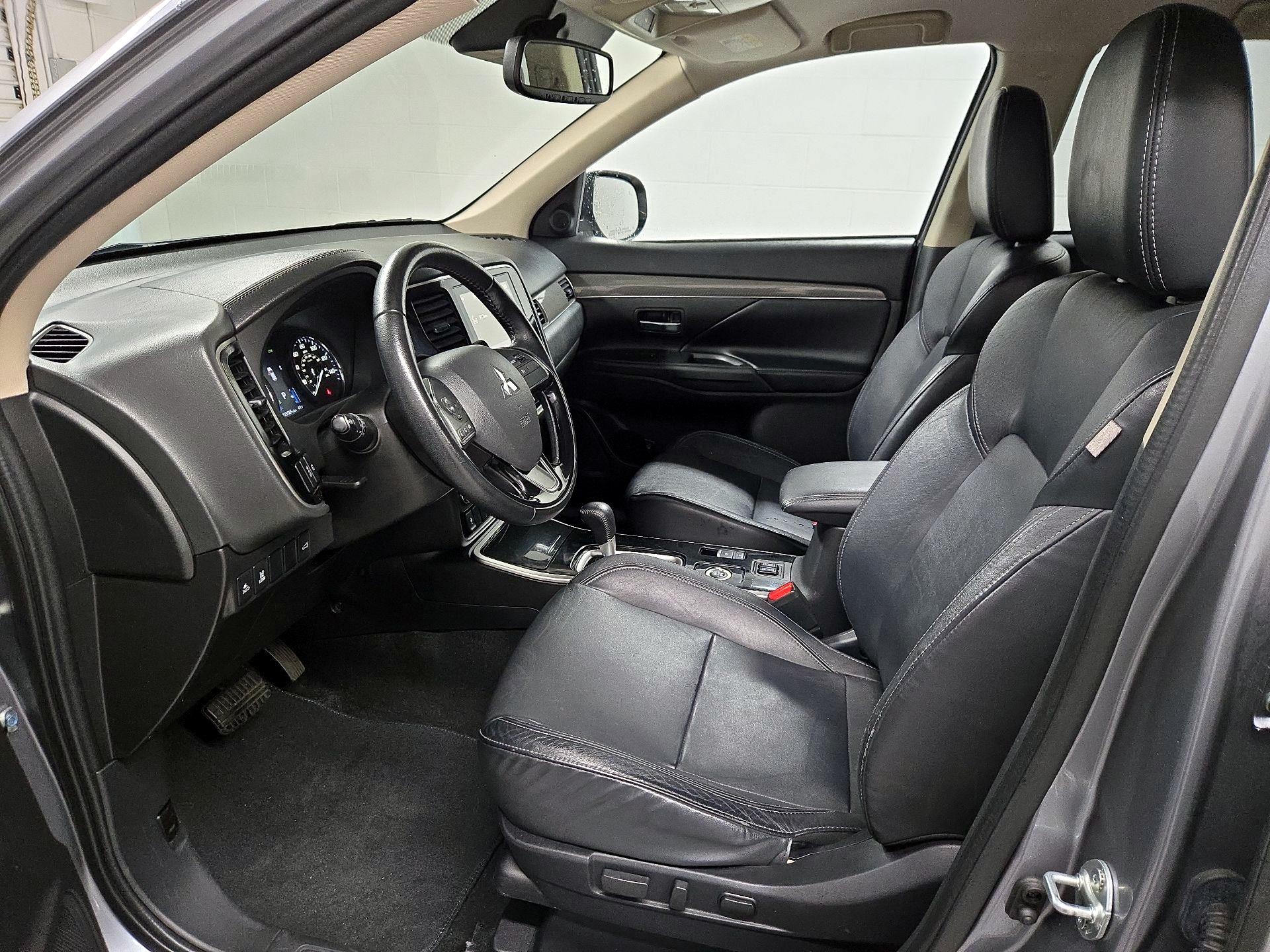 Thumbnail: 2020 Mitsubishi Outlander - 11