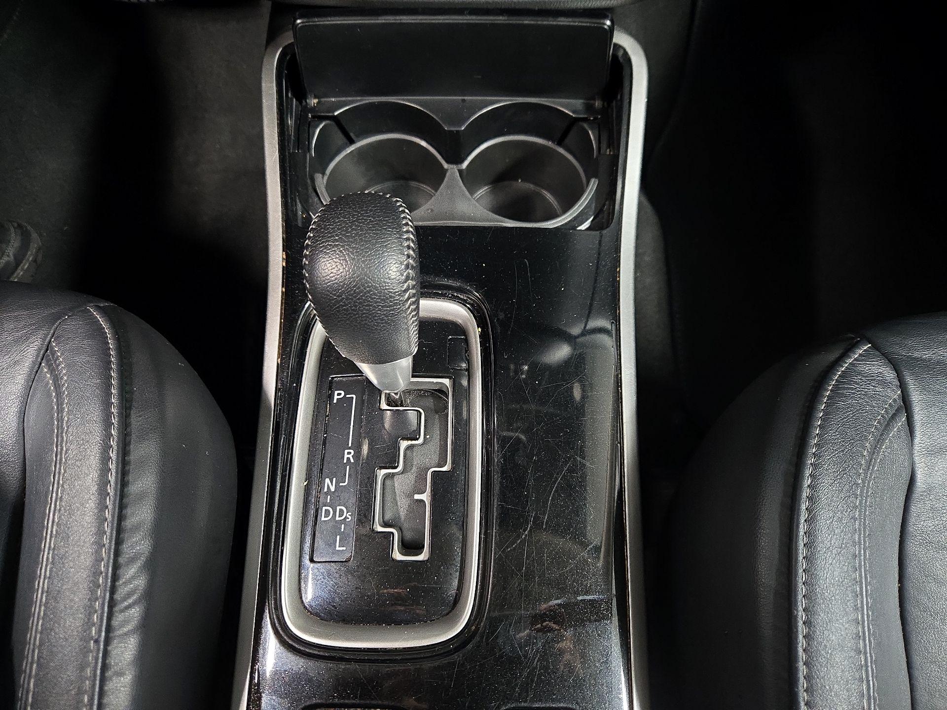 Thumbnail: 2020 Mitsubishi Outlander - 17