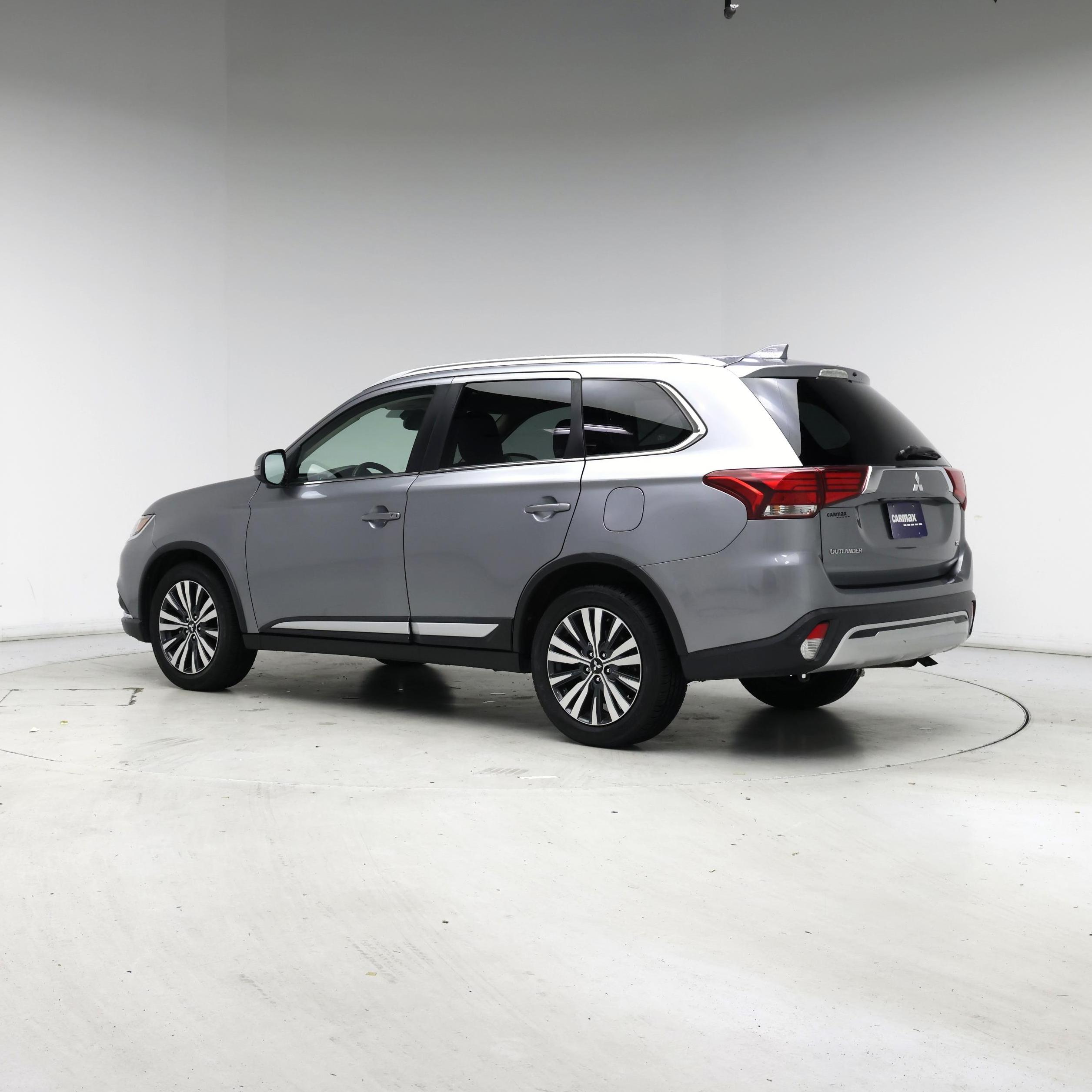 Thumbnail: 2020 Mitsubishi Outlander - 2