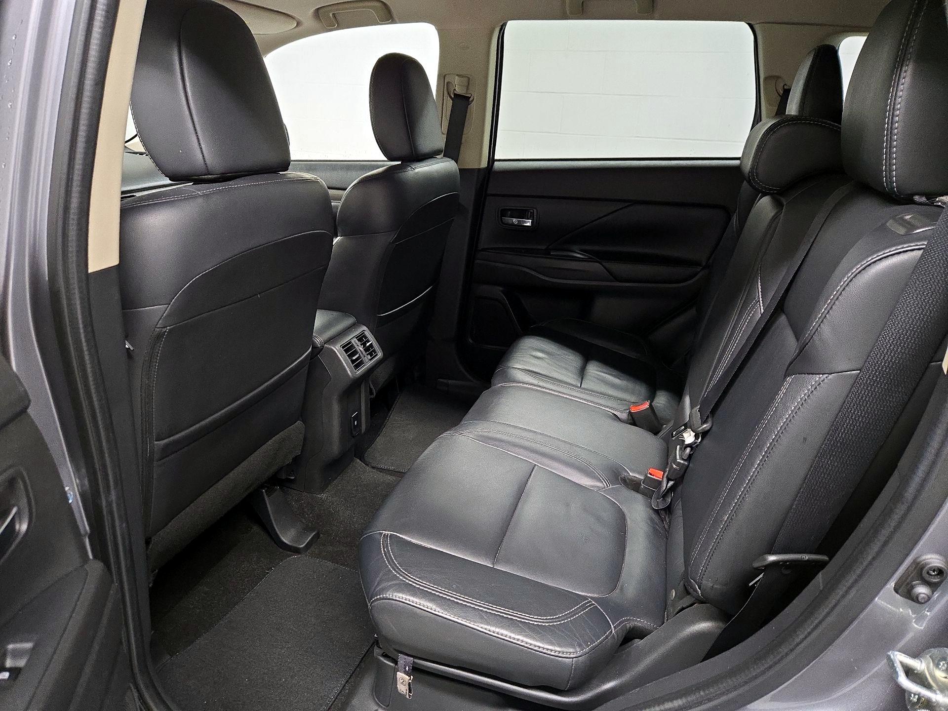 Thumbnail: 2020 Mitsubishi Outlander - 19