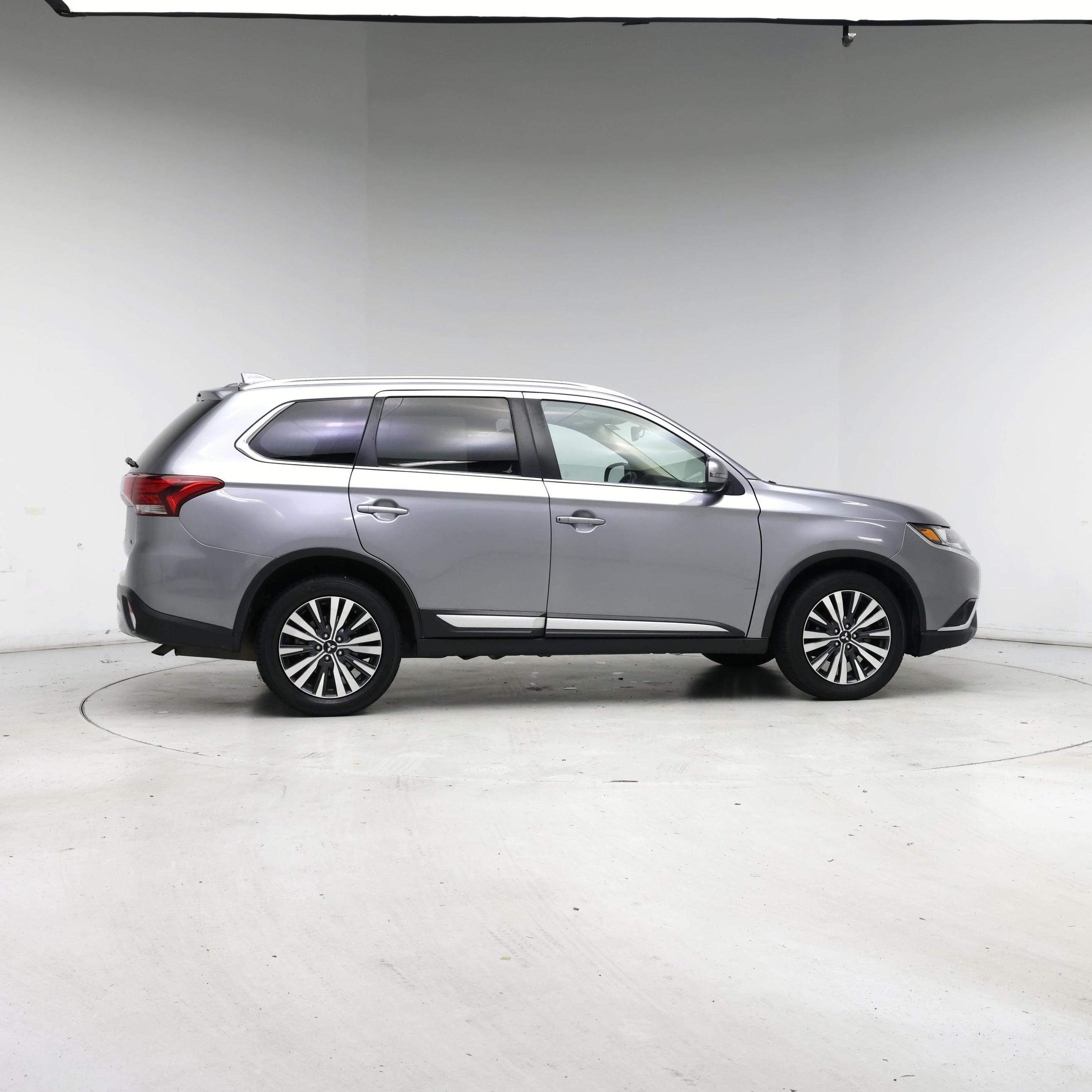 Thumbnail: 2020 Mitsubishi Outlander - 7