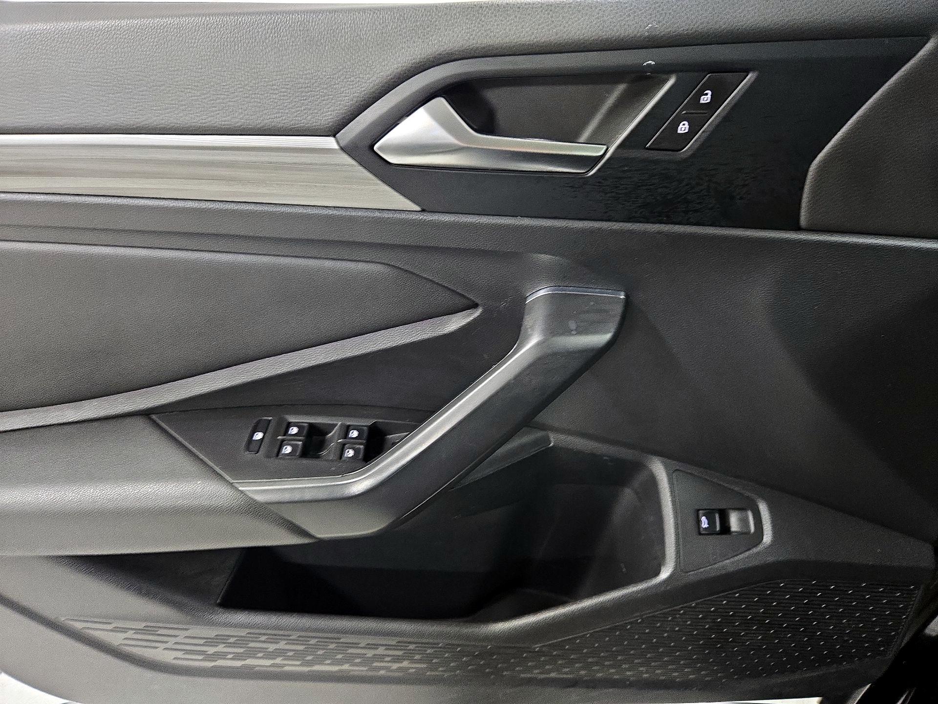 Thumbnail: 2019 Volkswagen Jetta - 12