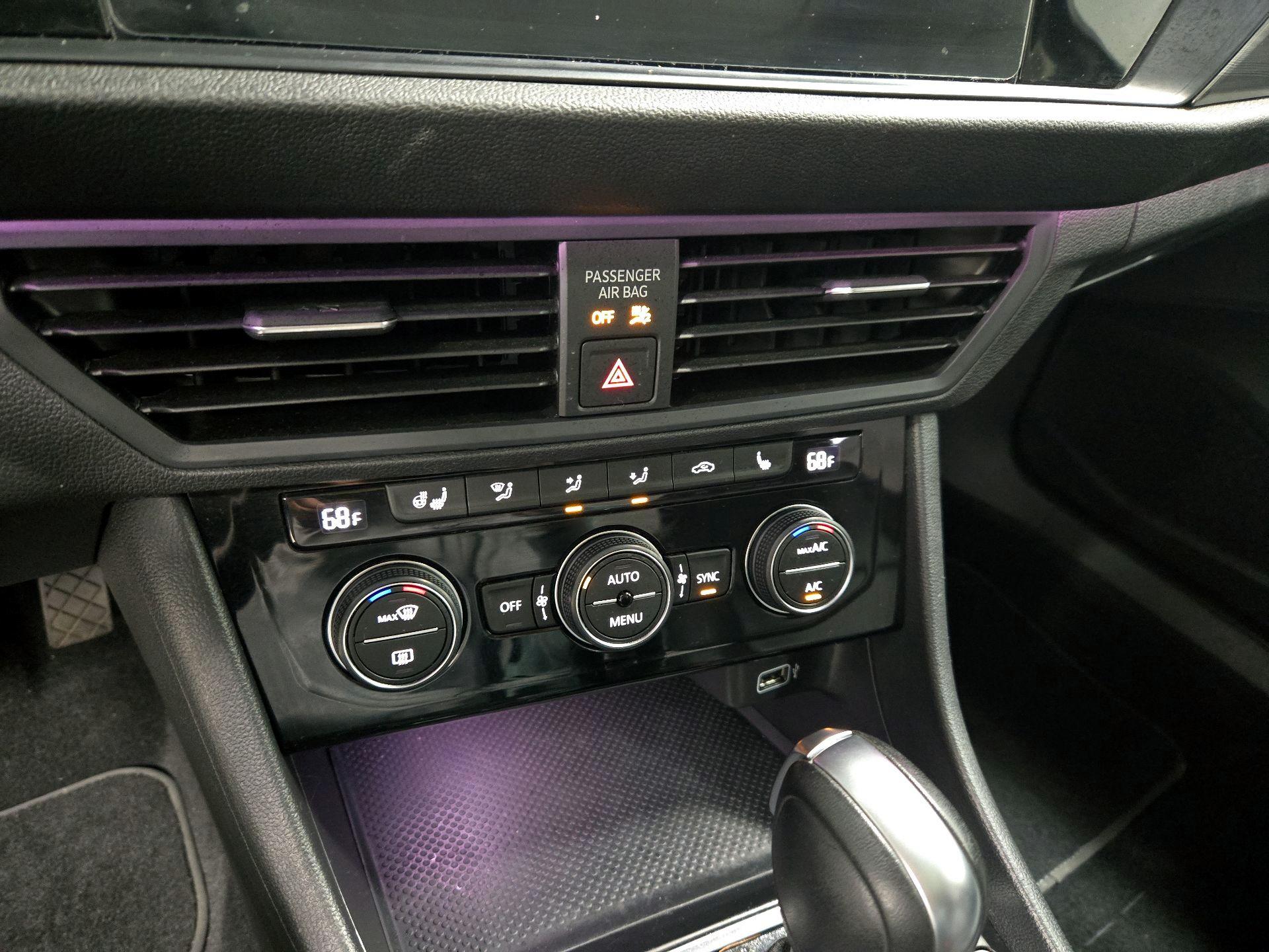 Thumbnail: 2019 Volkswagen Jetta - 16