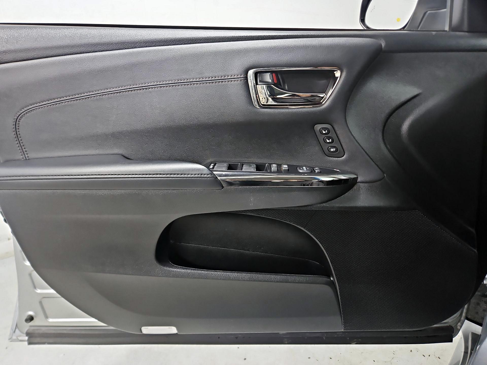 Thumbnail: 2016 Toyota Avalon - 12