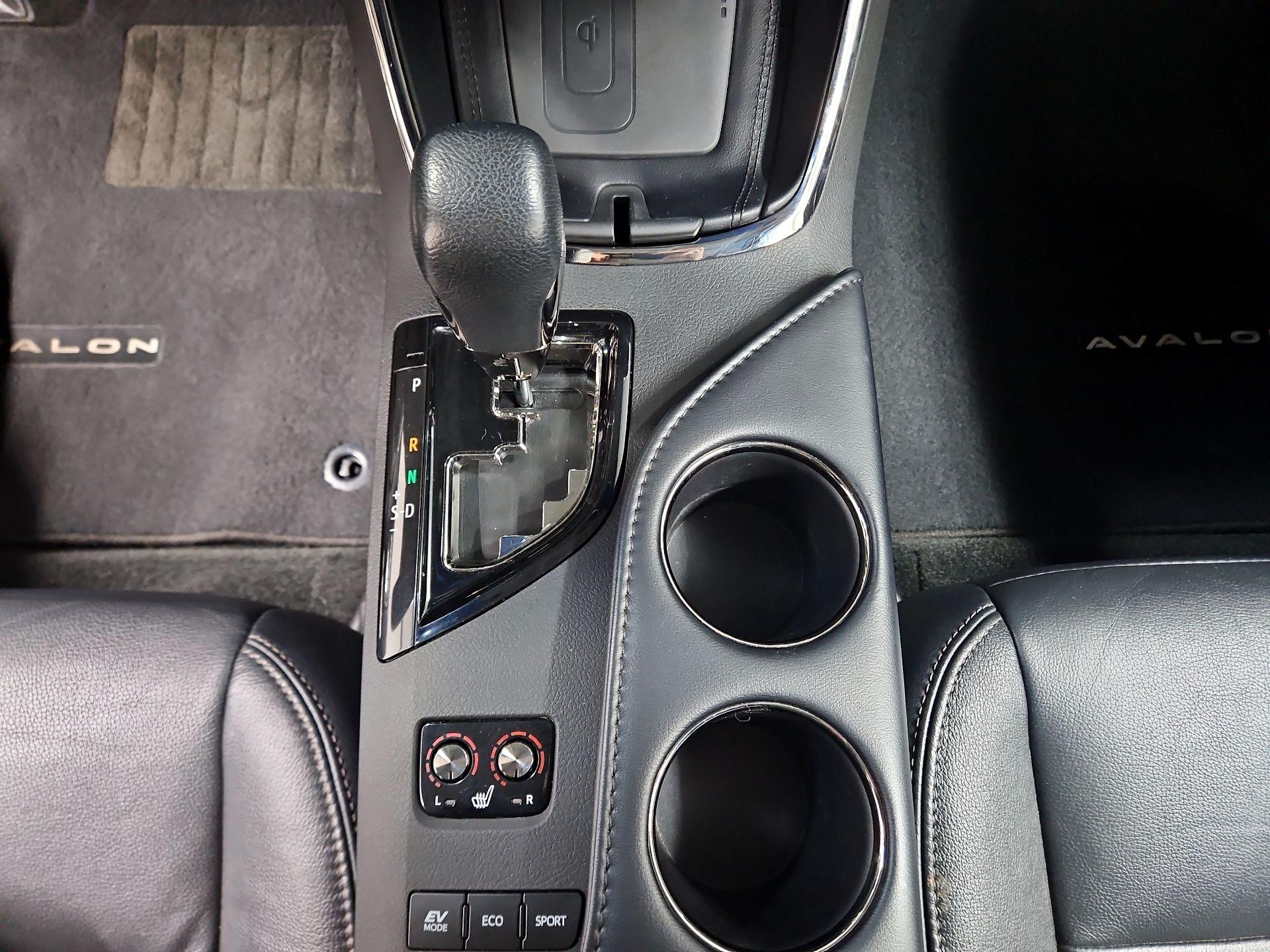 Thumbnail: 2016 Toyota Avalon - 18