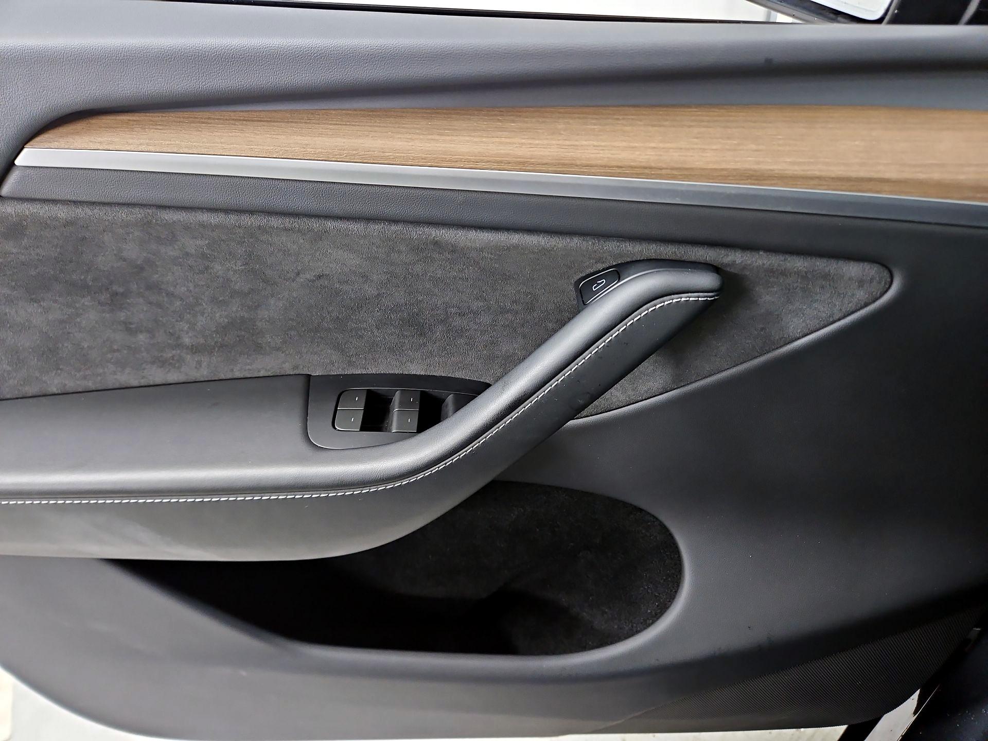 Thumbnail: 2023 Tesla Model Y - 12