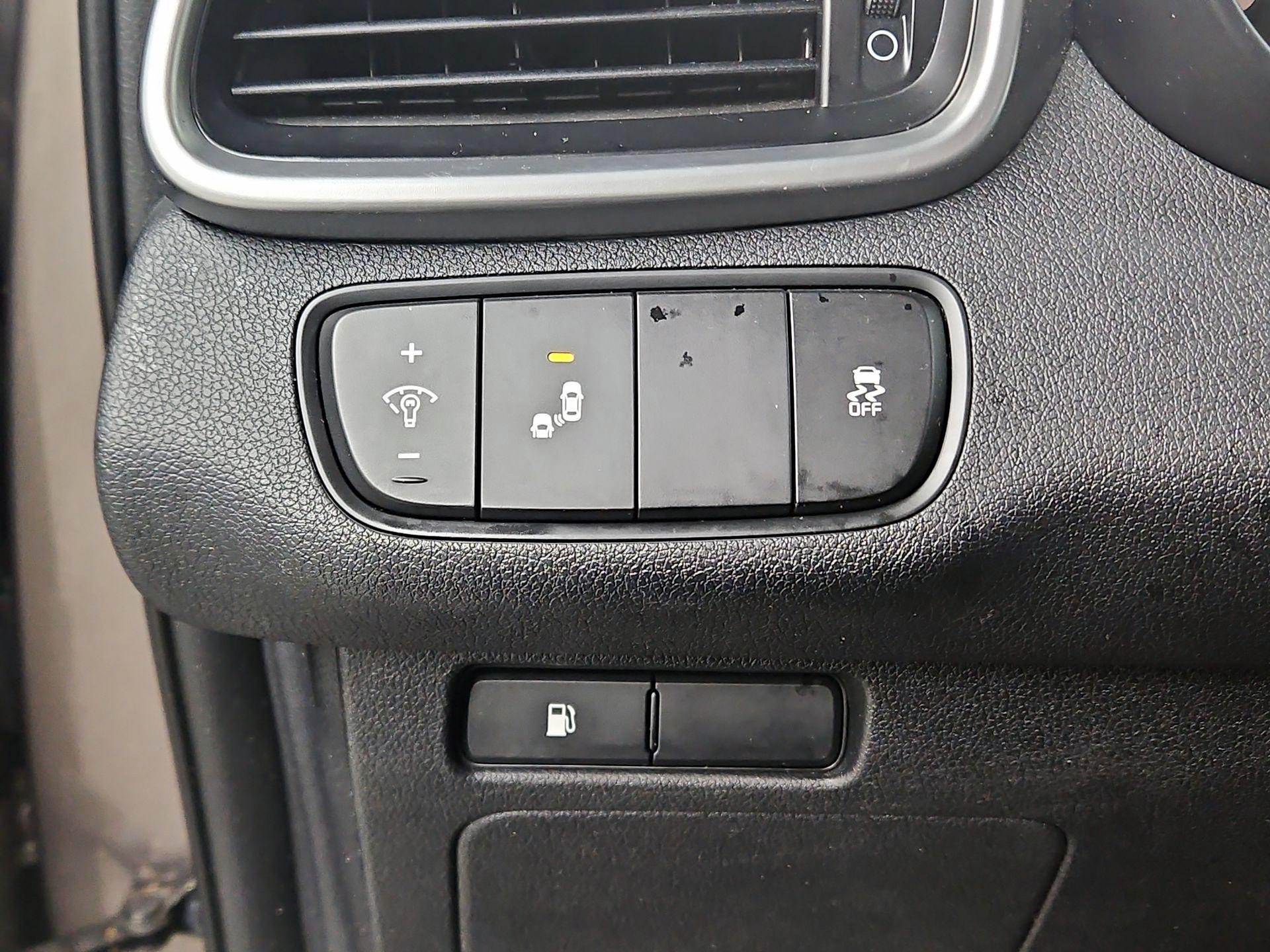 Thumbnail: 2020 Kia Sorento - 13