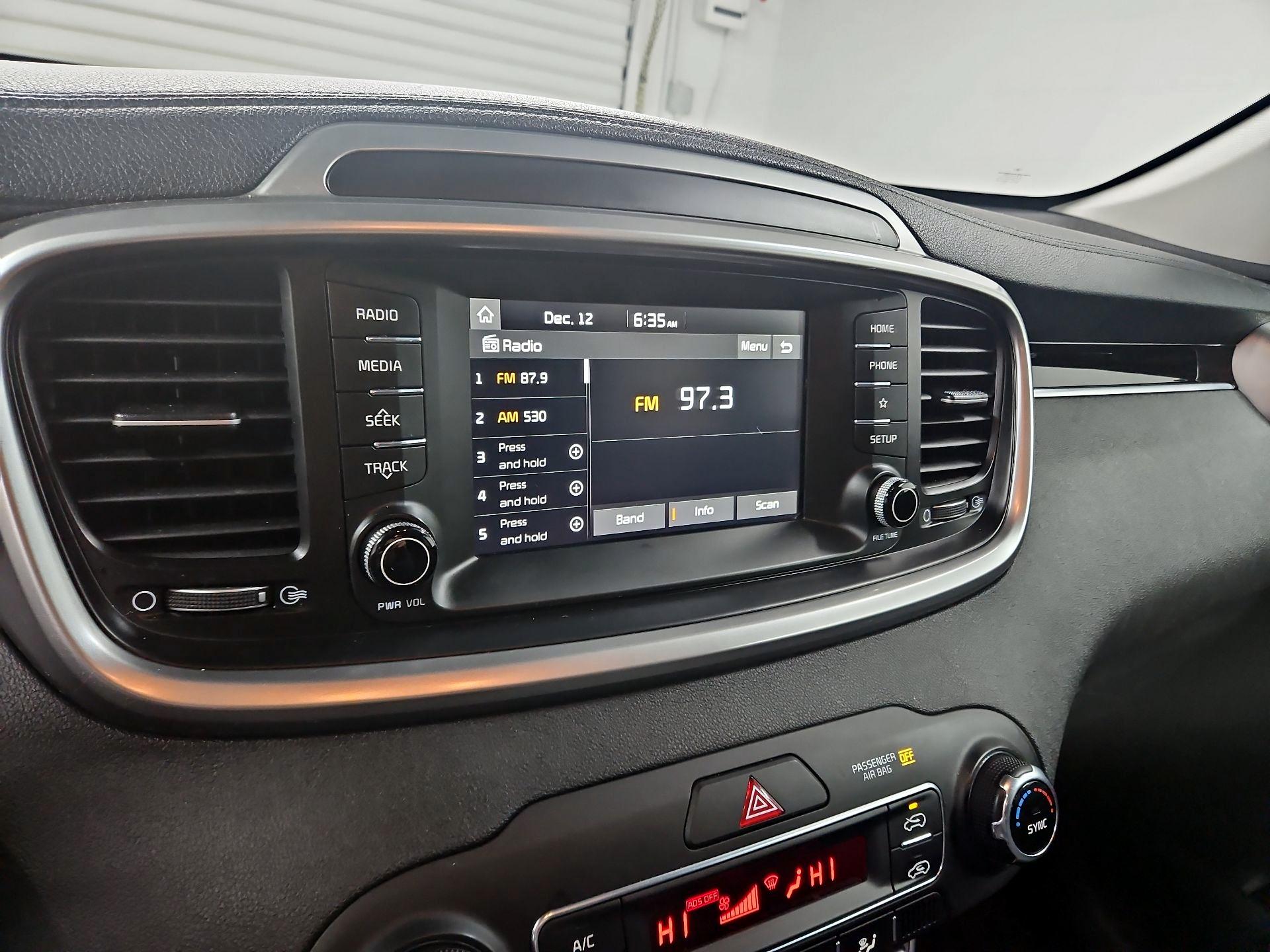 Thumbnail: 2020 Kia Sorento - 15