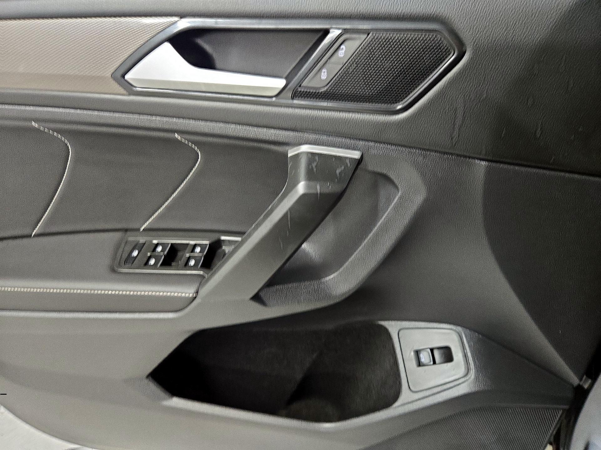 Thumbnail: 2024 Volkswagen Tiguan - 12