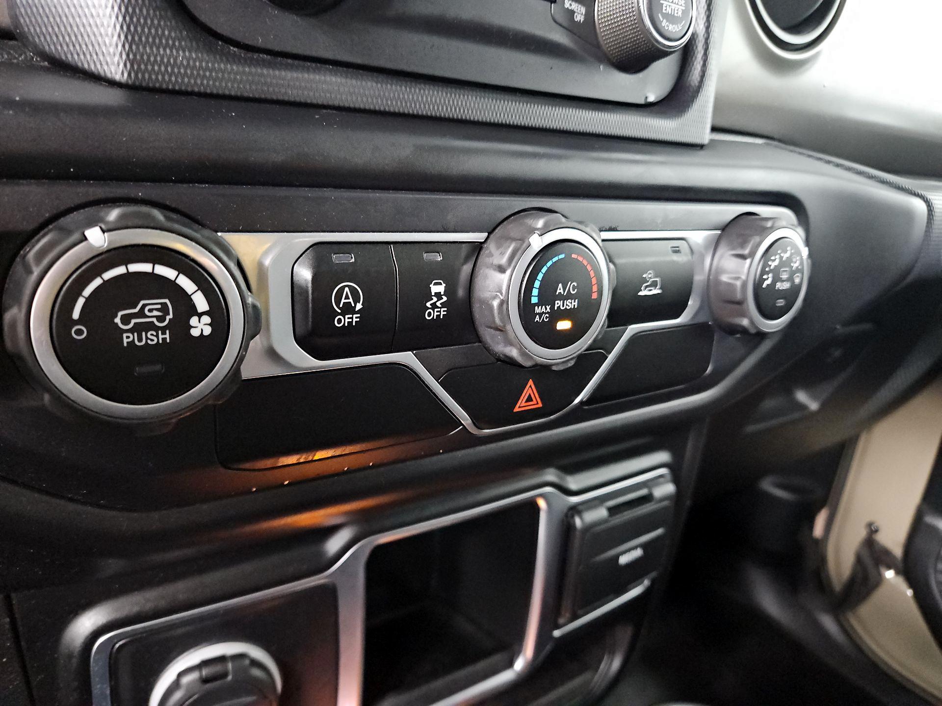 Thumbnail: 2020 Jeep Gladiator - 16