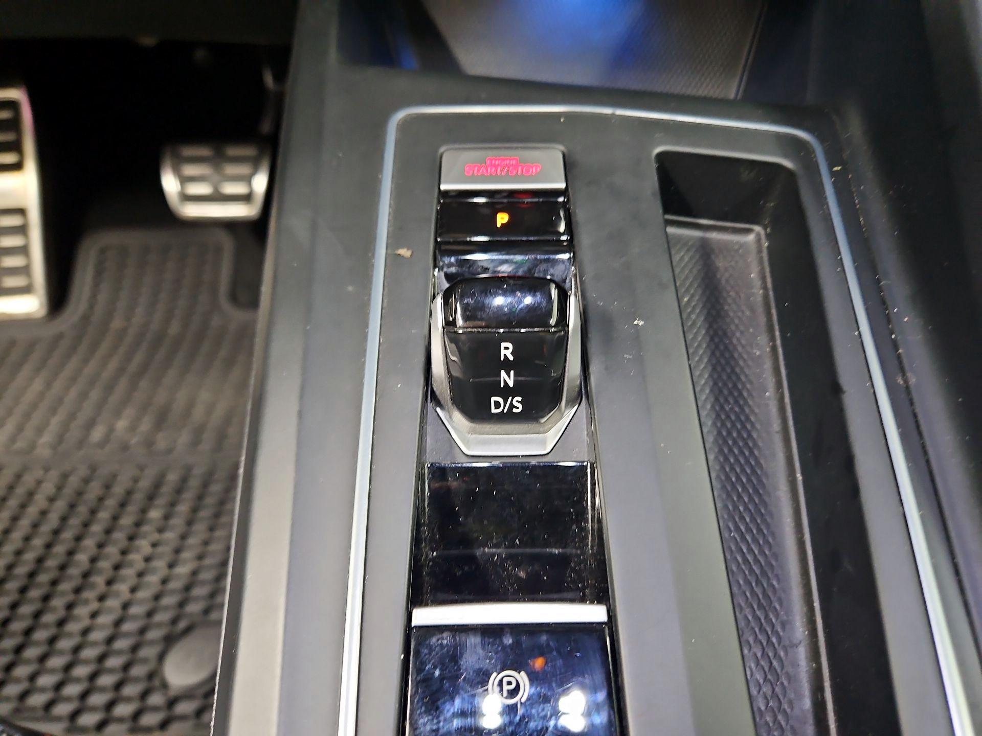 Thumbnail: 2022 Volkswagen Golf - 17