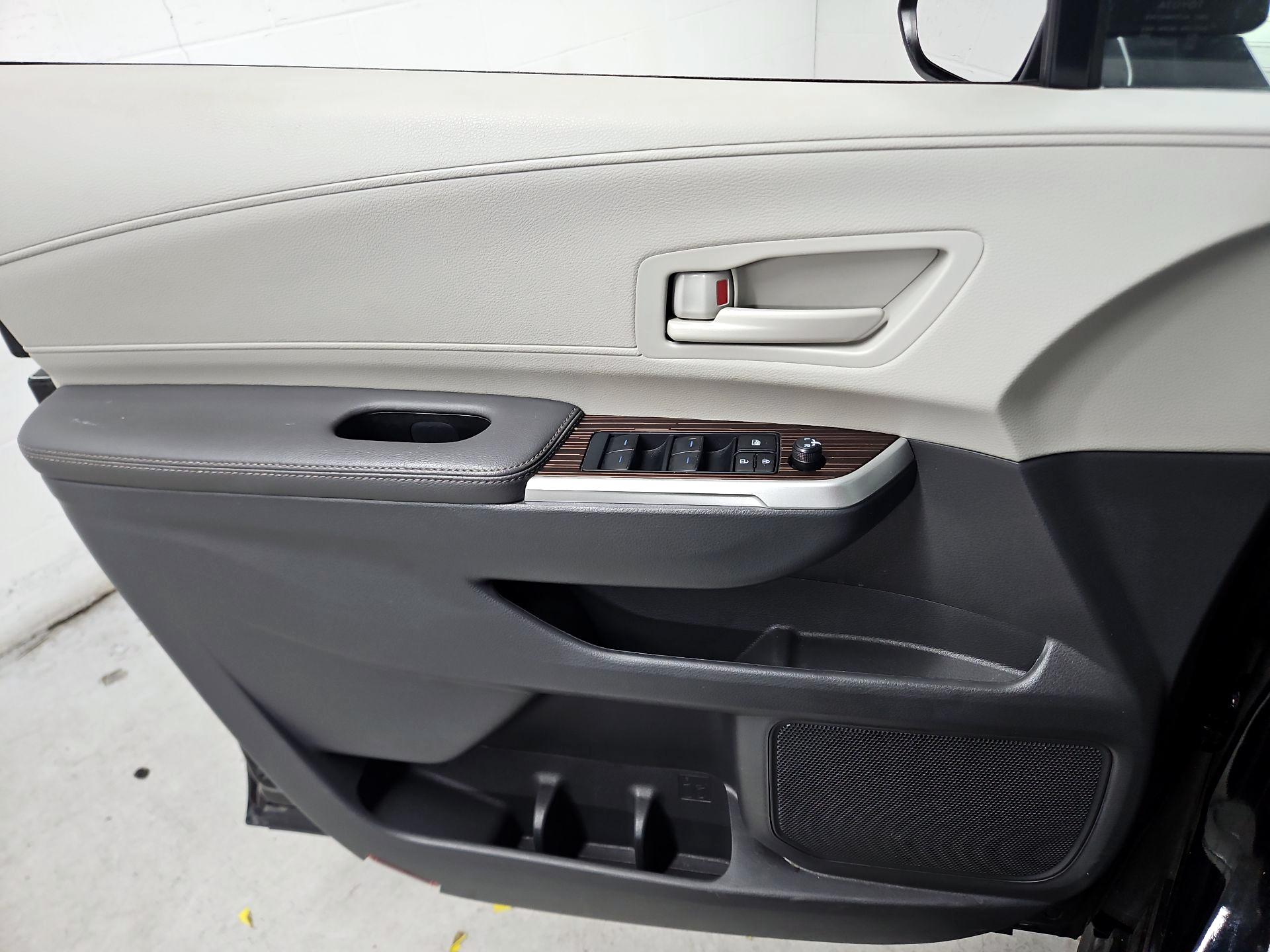 Thumbnail: 2024 Toyota Sienna - 12