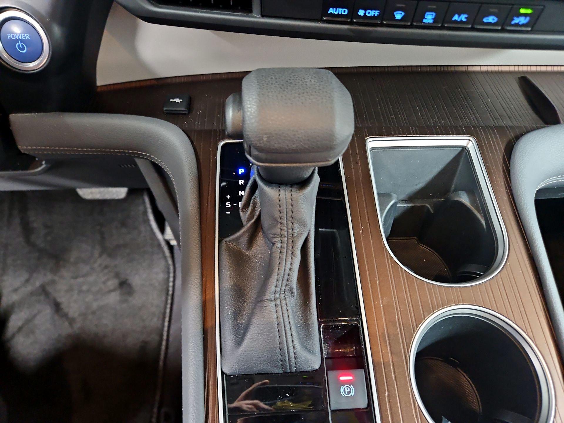 Thumbnail: 2024 Toyota Sienna - 17