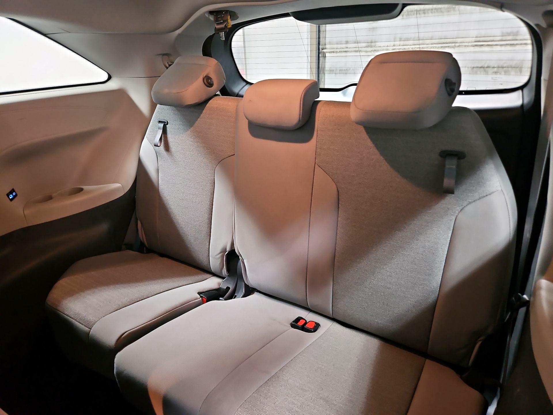 Thumbnail: 2024 Toyota Sienna - 20