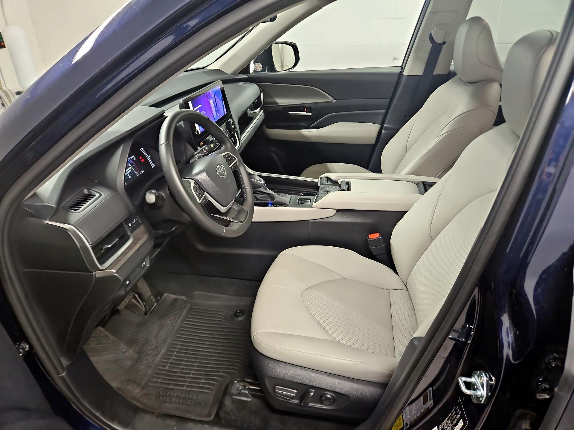 Thumbnail: 2025 Toyota Grand Highlander - 11