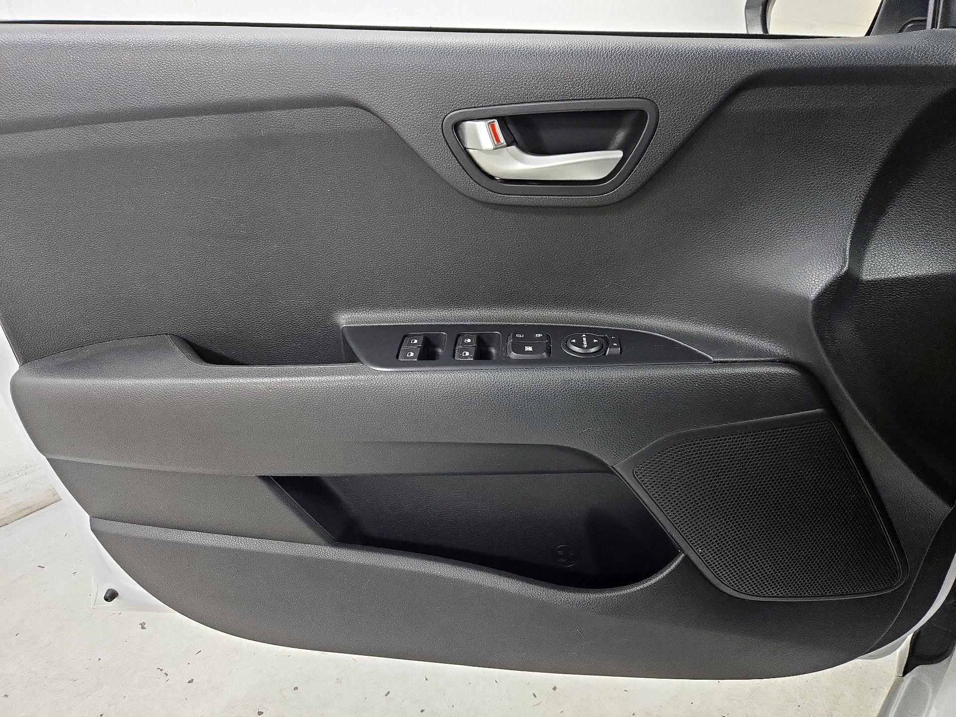 Thumbnail: 2021 Kia Rio - 12