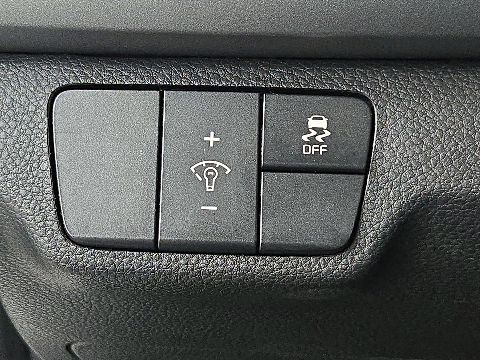 Thumbnail: 2021 Kia Rio - 13