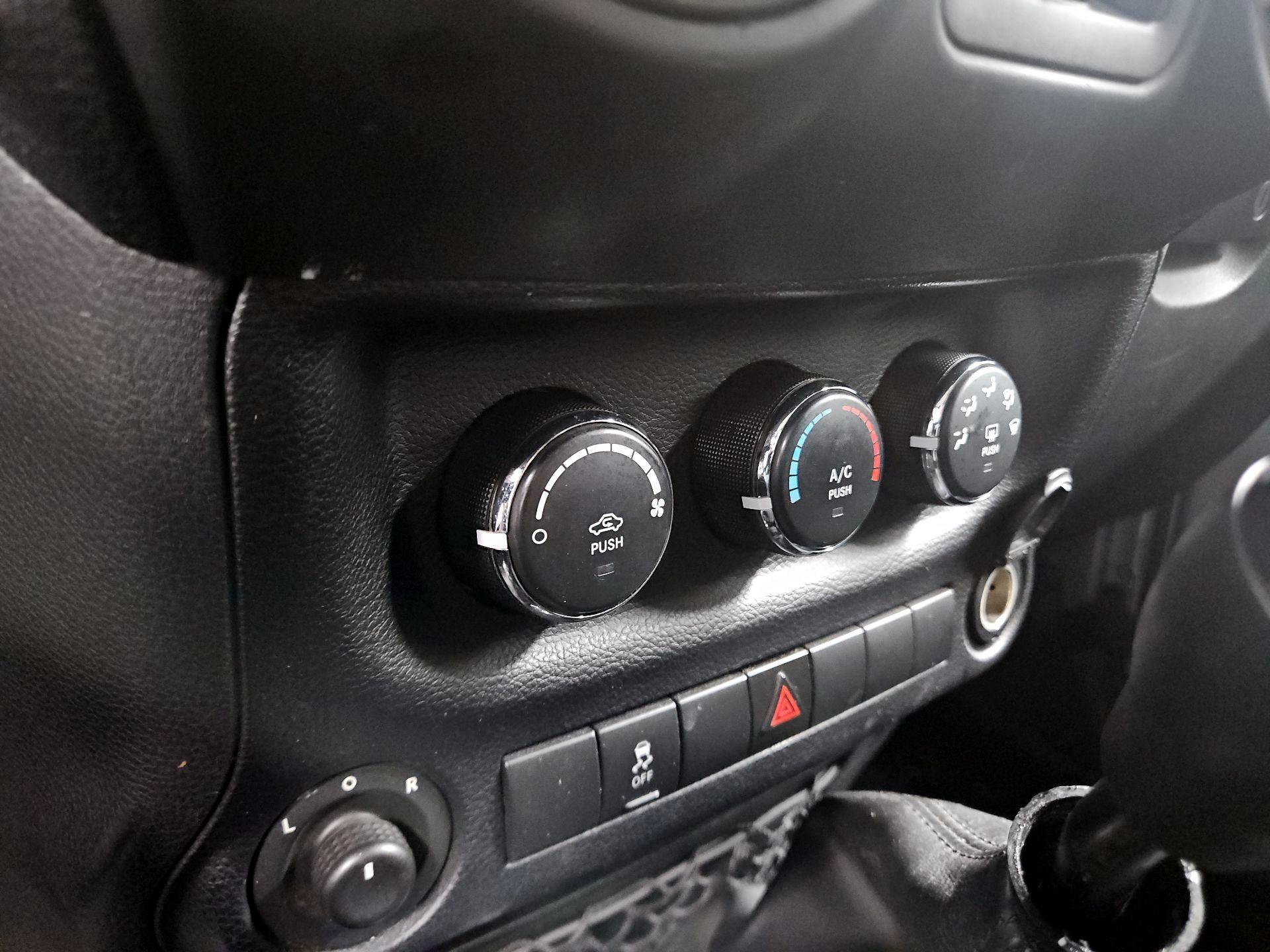 Thumbnail: 2014 Jeep Wrangler - 14