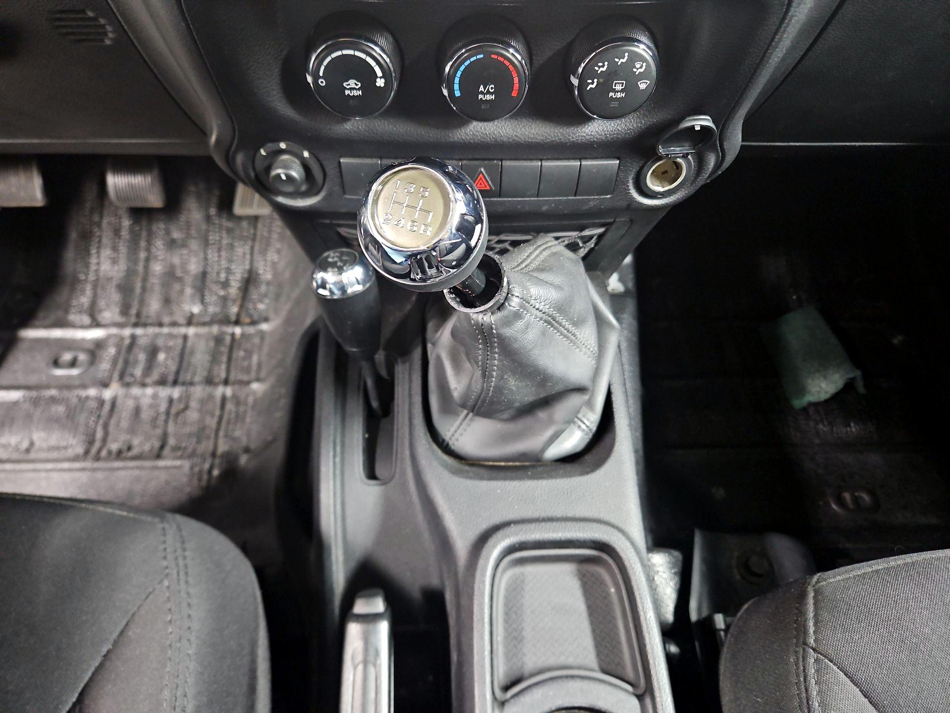 Thumbnail: 2014 Jeep Wrangler - 15