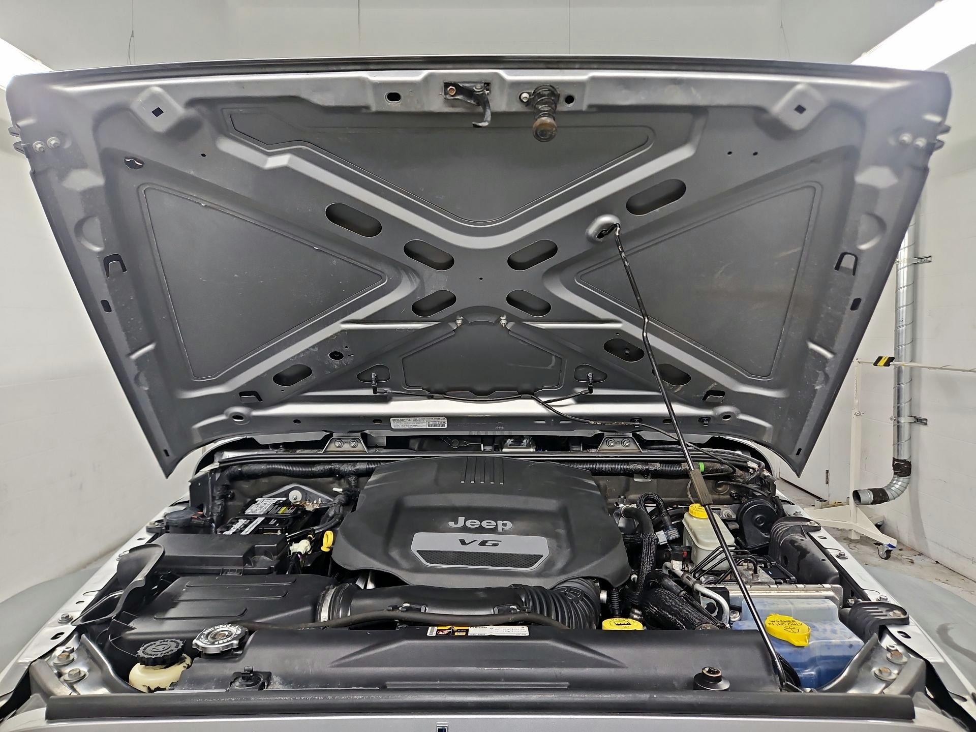 Thumbnail: 2014 Jeep Wrangler - 19