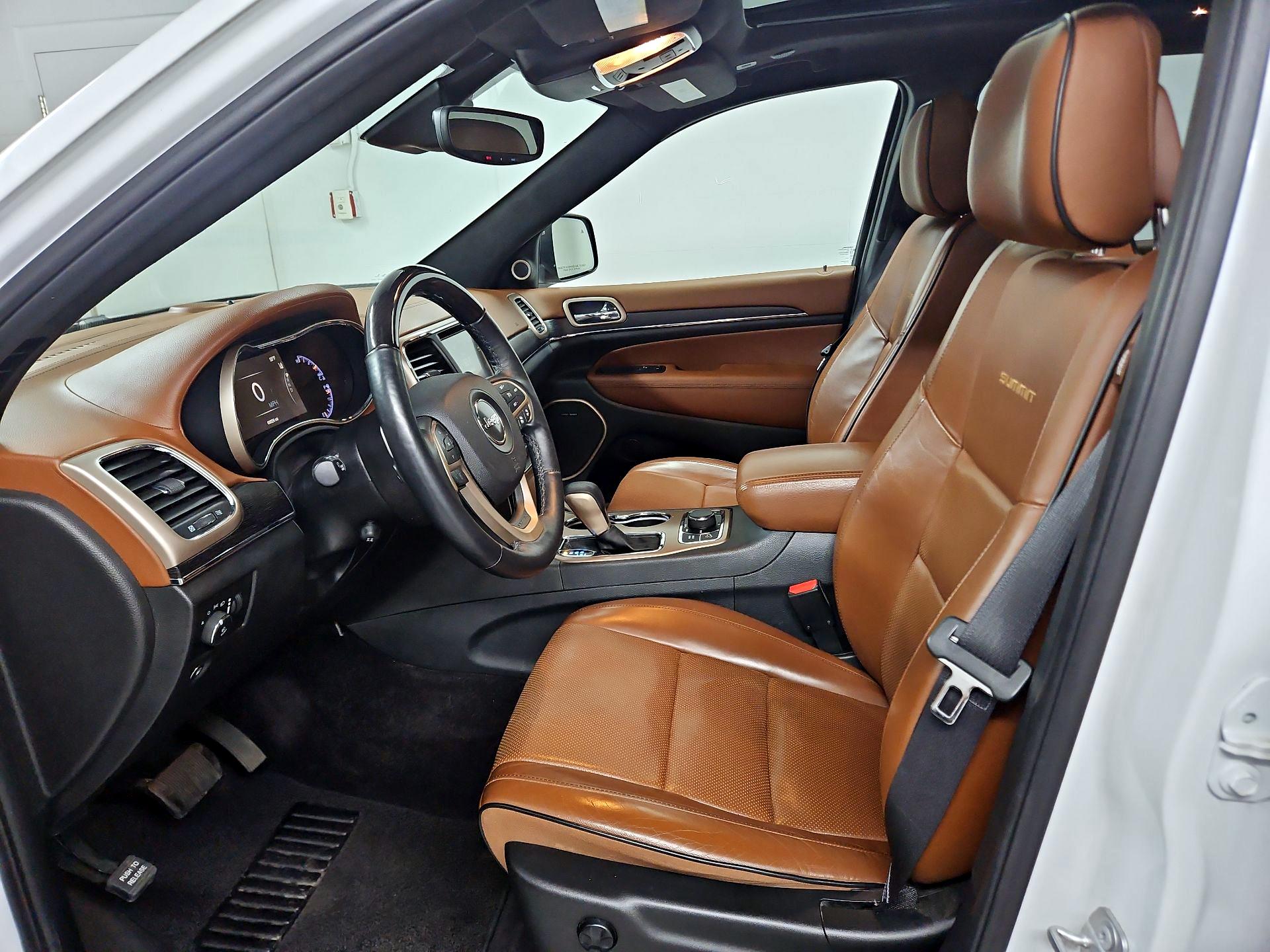 Thumbnail: 2017 Jeep Grand Cherokee - 11