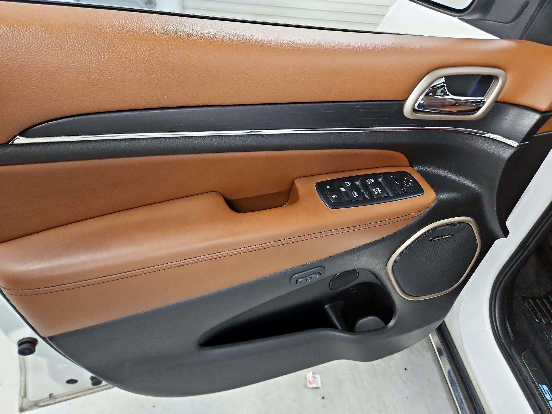 Thumbnail: 2017 Jeep Grand Cherokee - 12