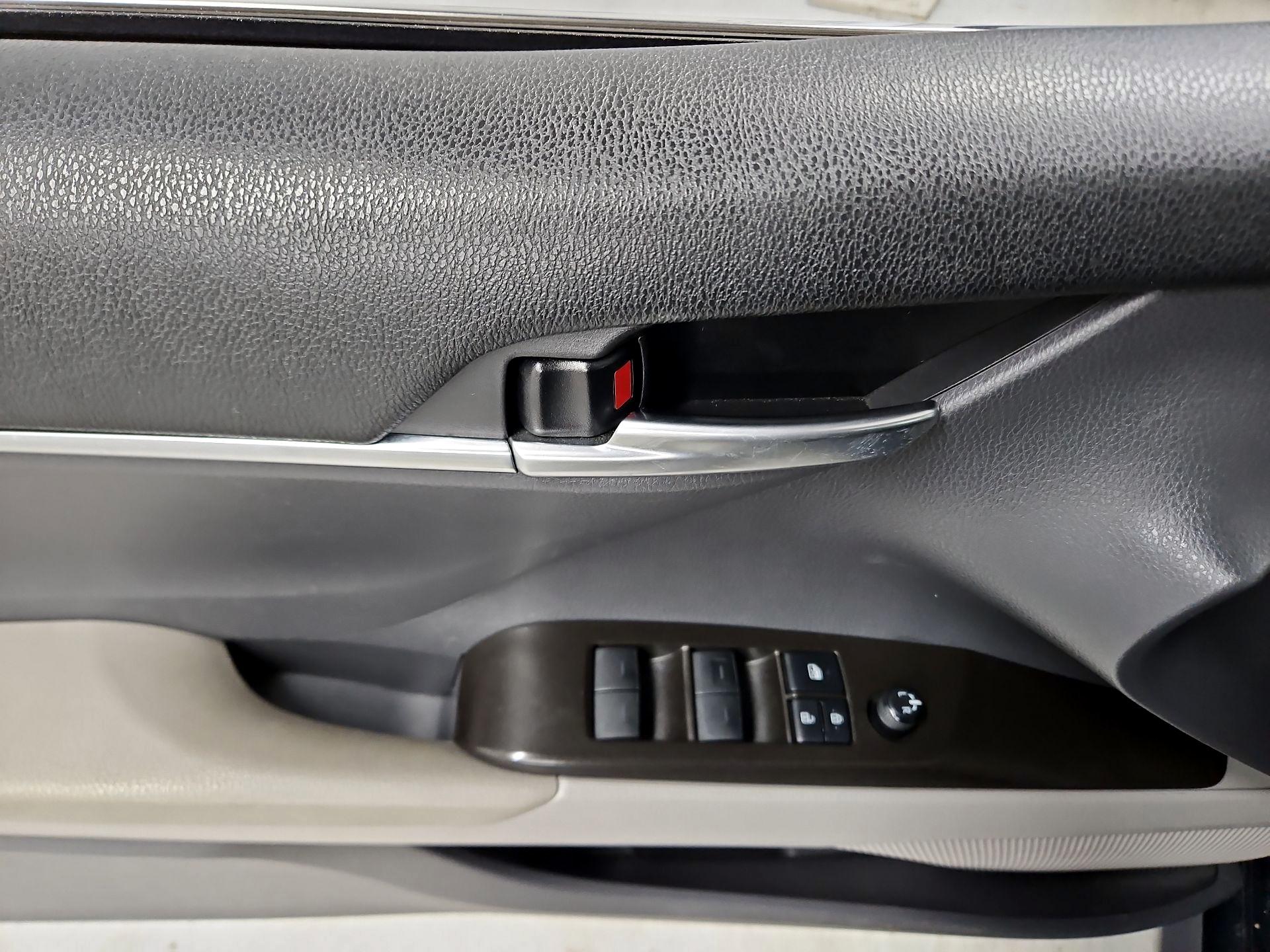 Thumbnail: 2021 Toyota Camry - 12