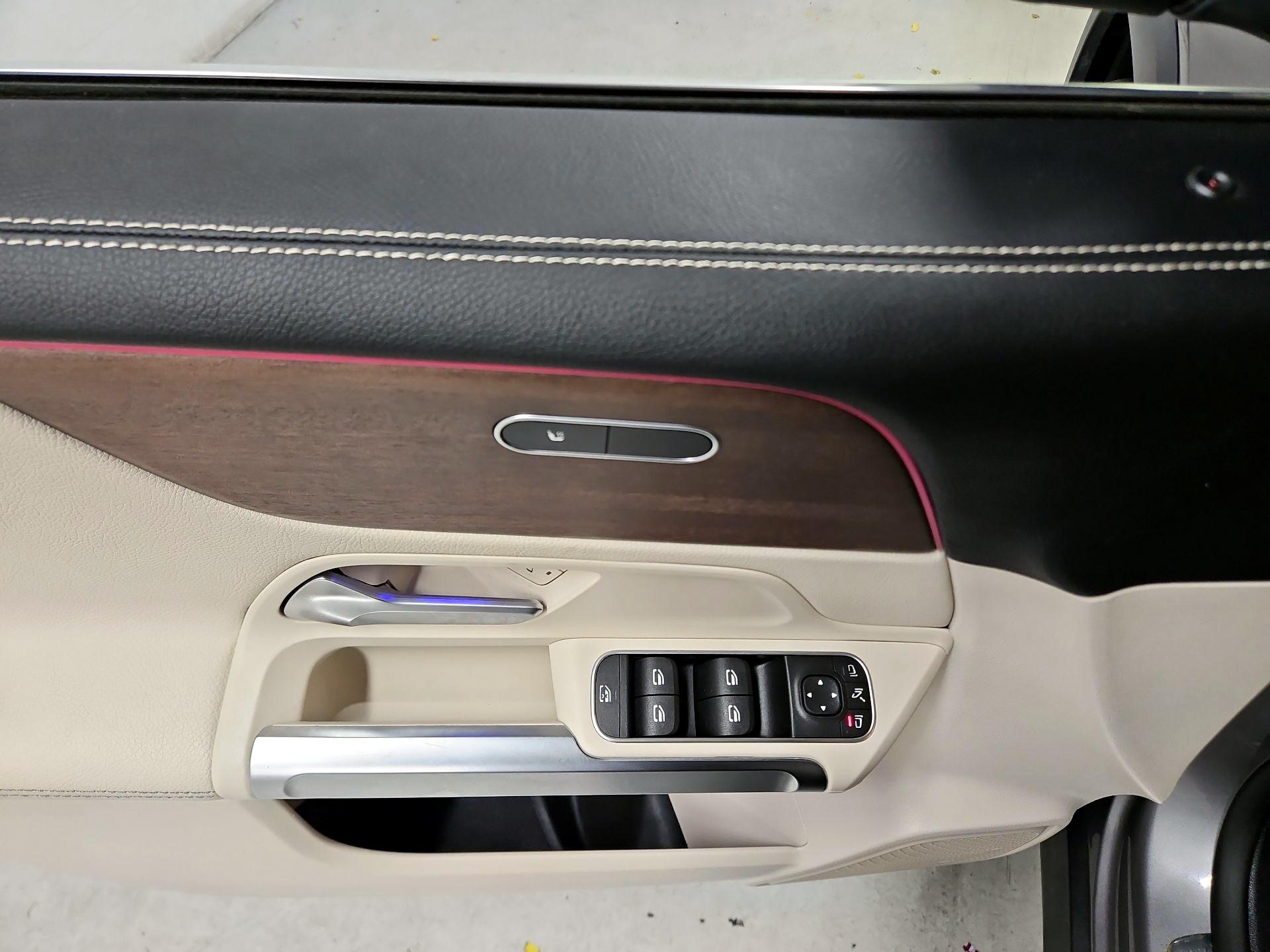 Thumbnail: 2022 Mercedes-Benz GLB - 12