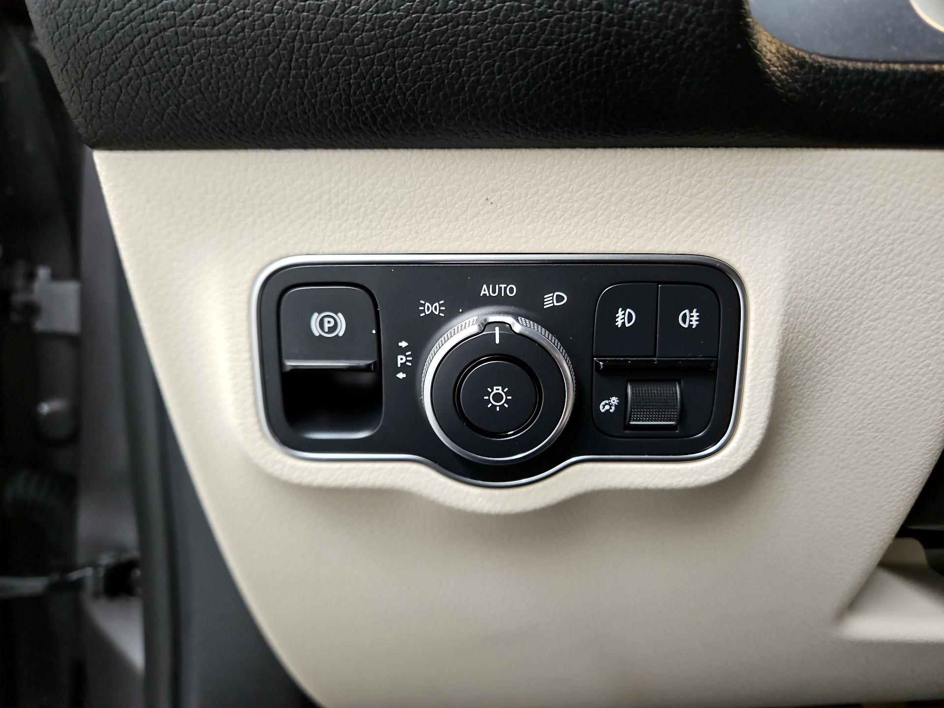 Thumbnail: 2022 Mercedes-Benz GLB - 13