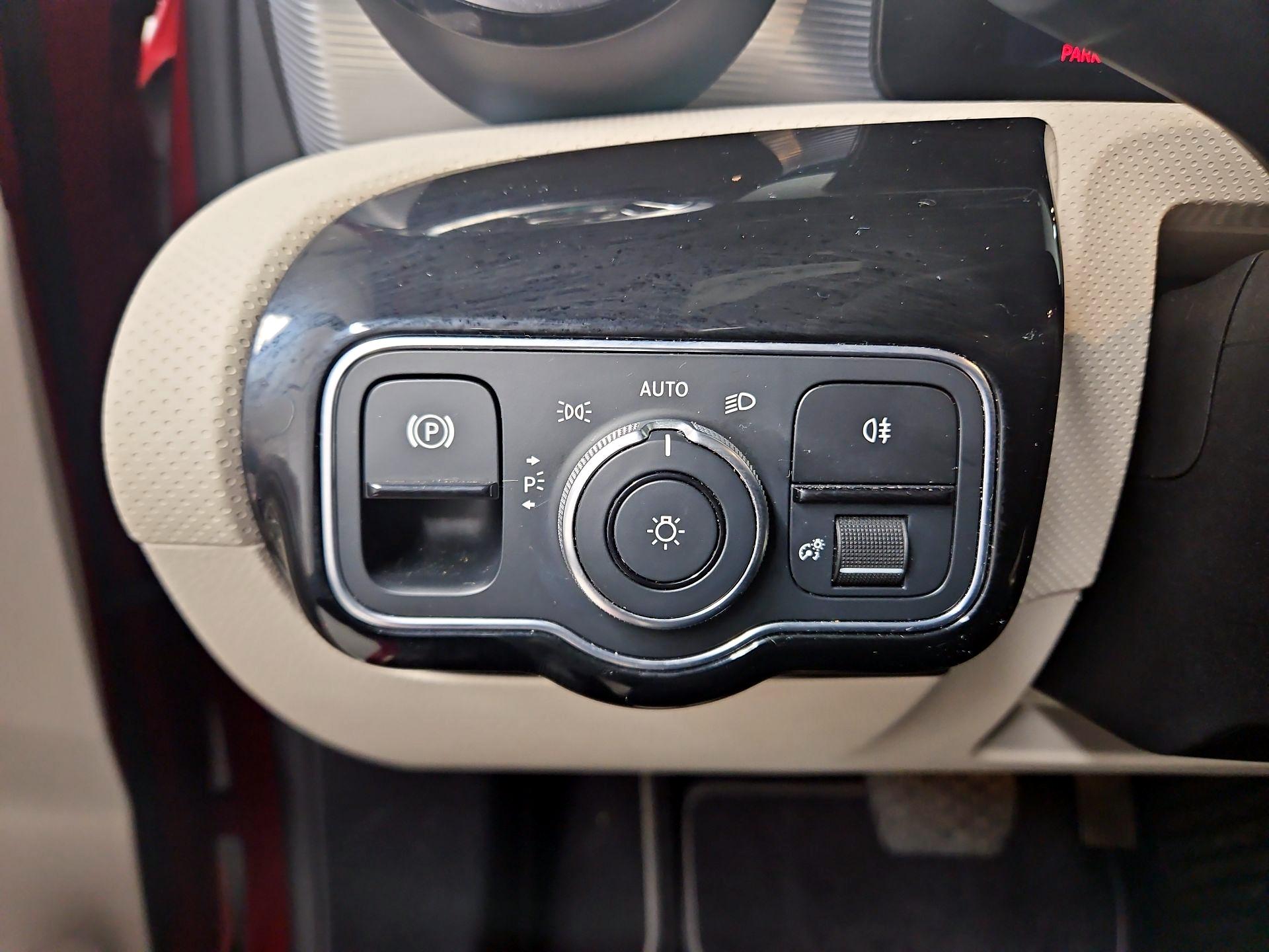 Thumbnail: 2021 Mercedes-Benz A-Class - 13