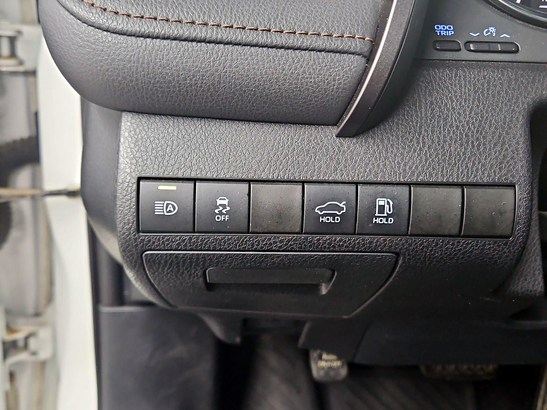 Thumbnail: 2020 Toyota Camry - 13