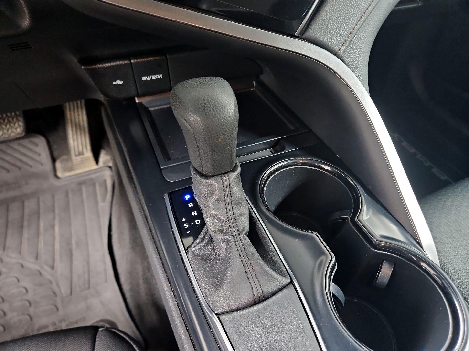 Thumbnail: 2020 Toyota Camry - 17