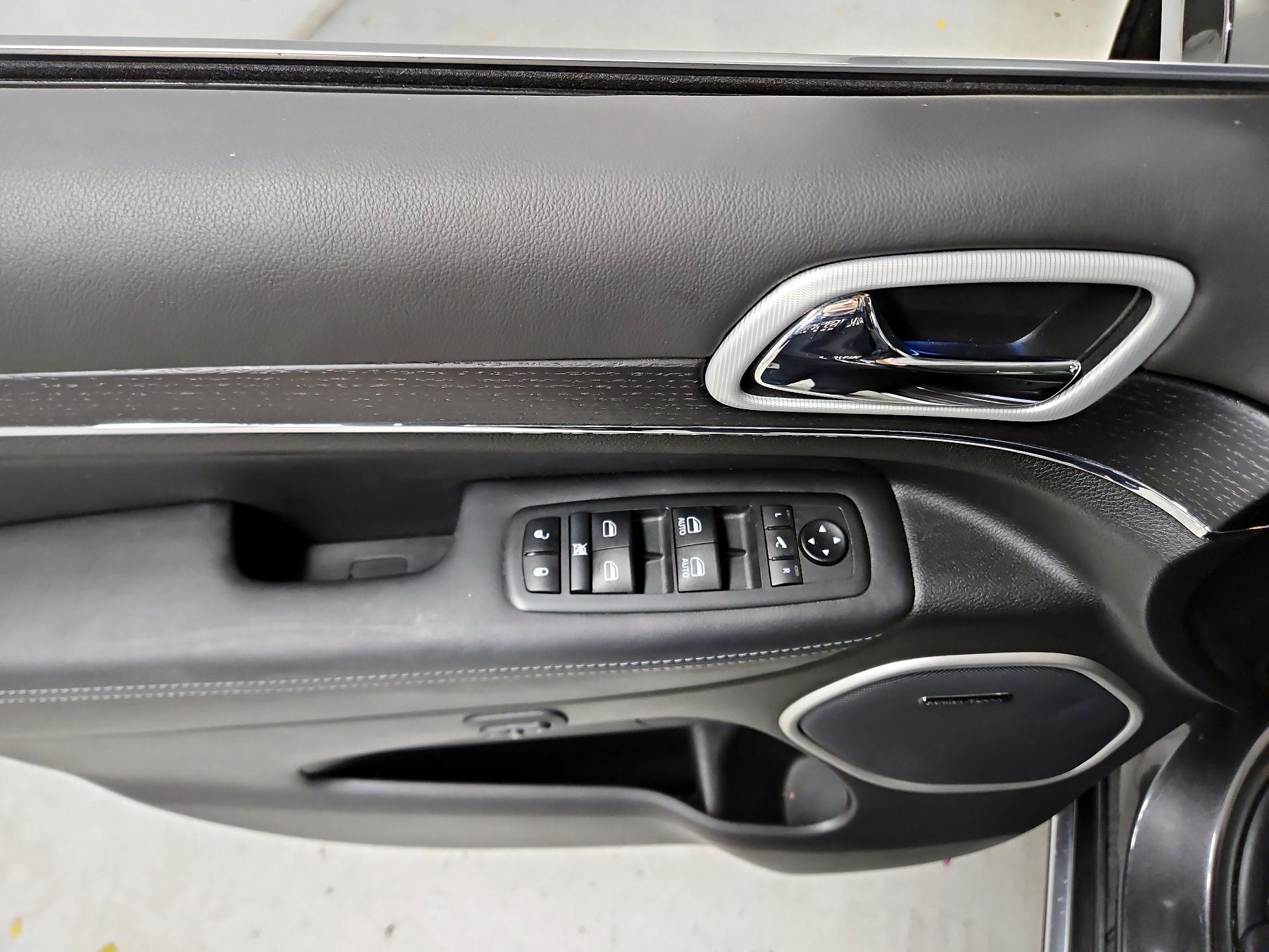 Thumbnail: 2020 Jeep Grand Cherokee - 12