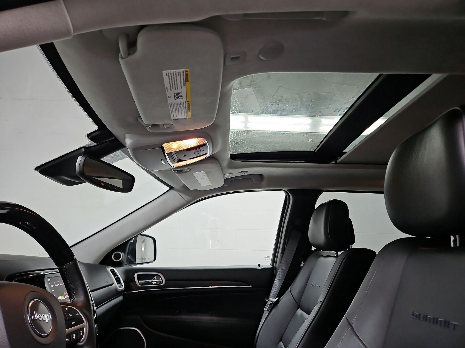 Thumbnail: 2020 Jeep Grand Cherokee - 20