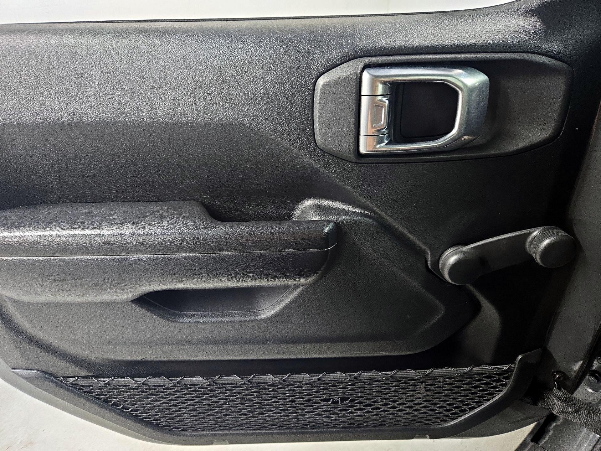 Thumbnail: 2021 Jeep Gladiator - 12