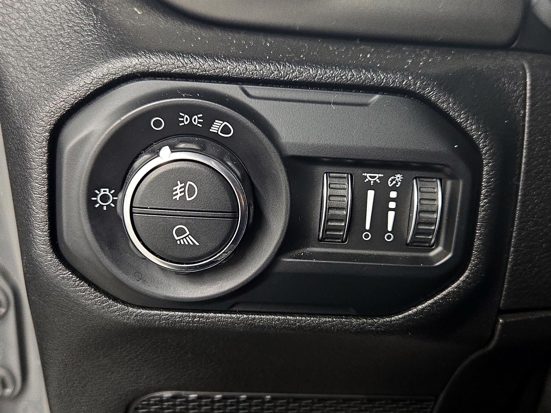 Thumbnail: 2021 Jeep Gladiator - 13