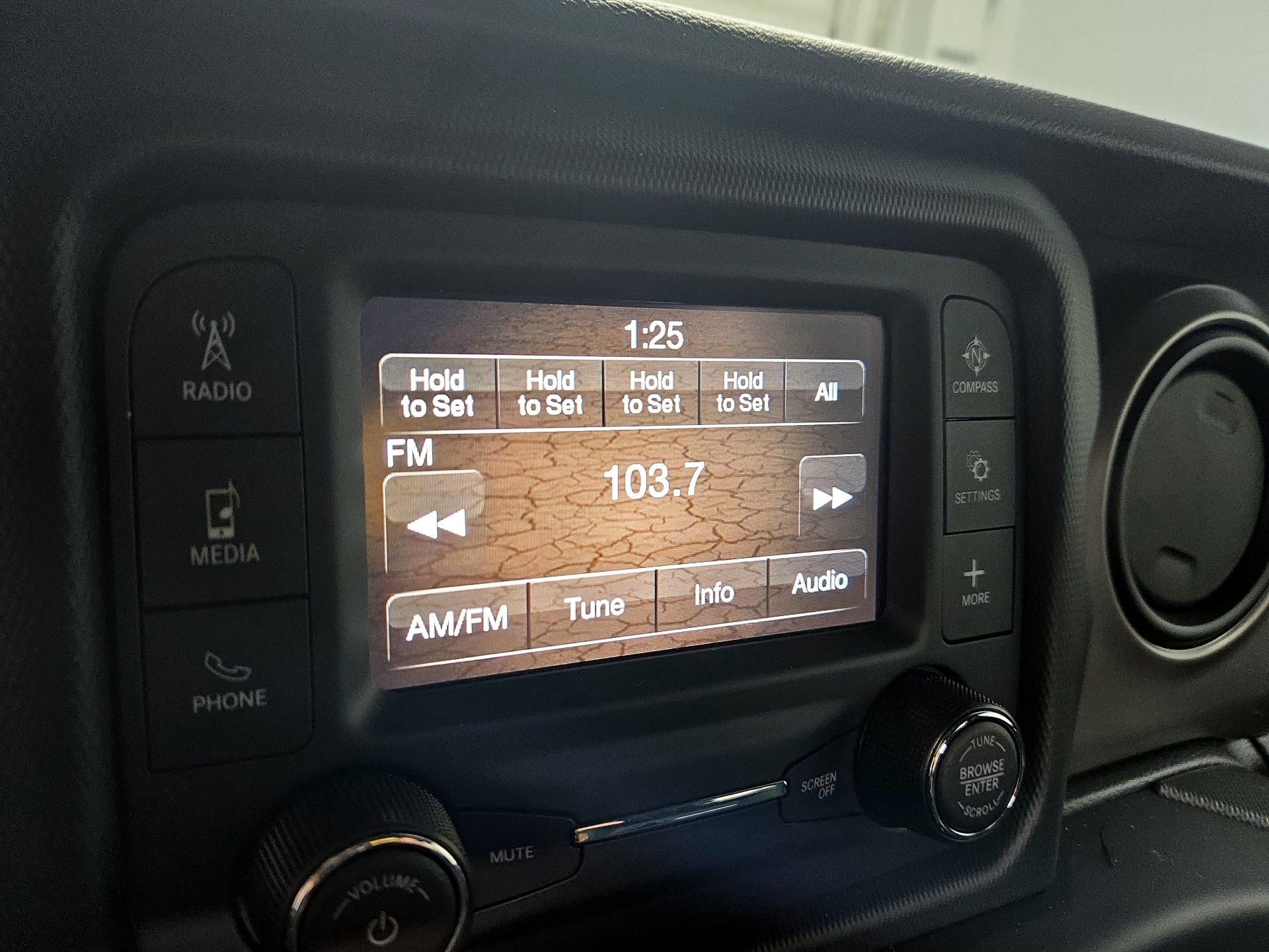 Thumbnail: 2021 Jeep Gladiator - 15