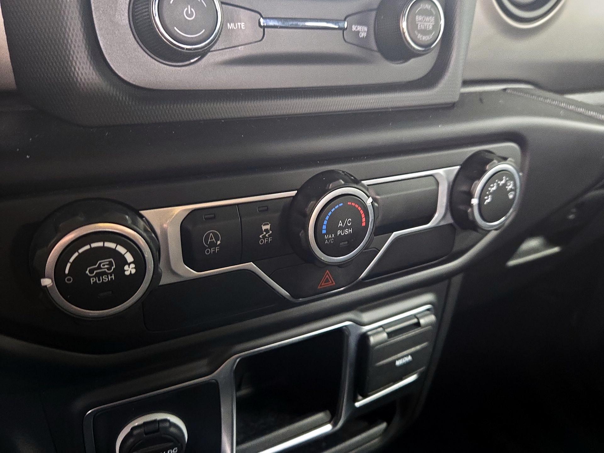 Thumbnail: 2021 Jeep Gladiator - 16