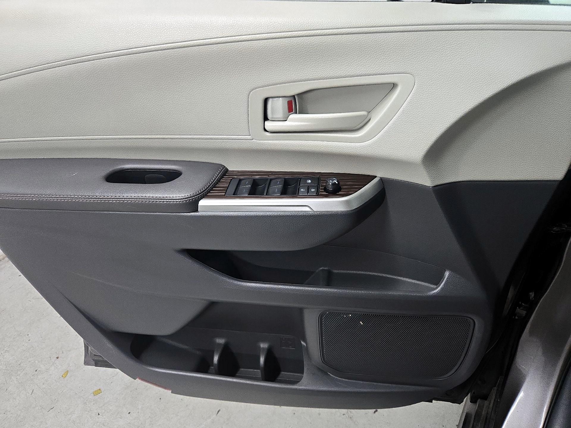 Thumbnail: 2024 Toyota Sienna - 12