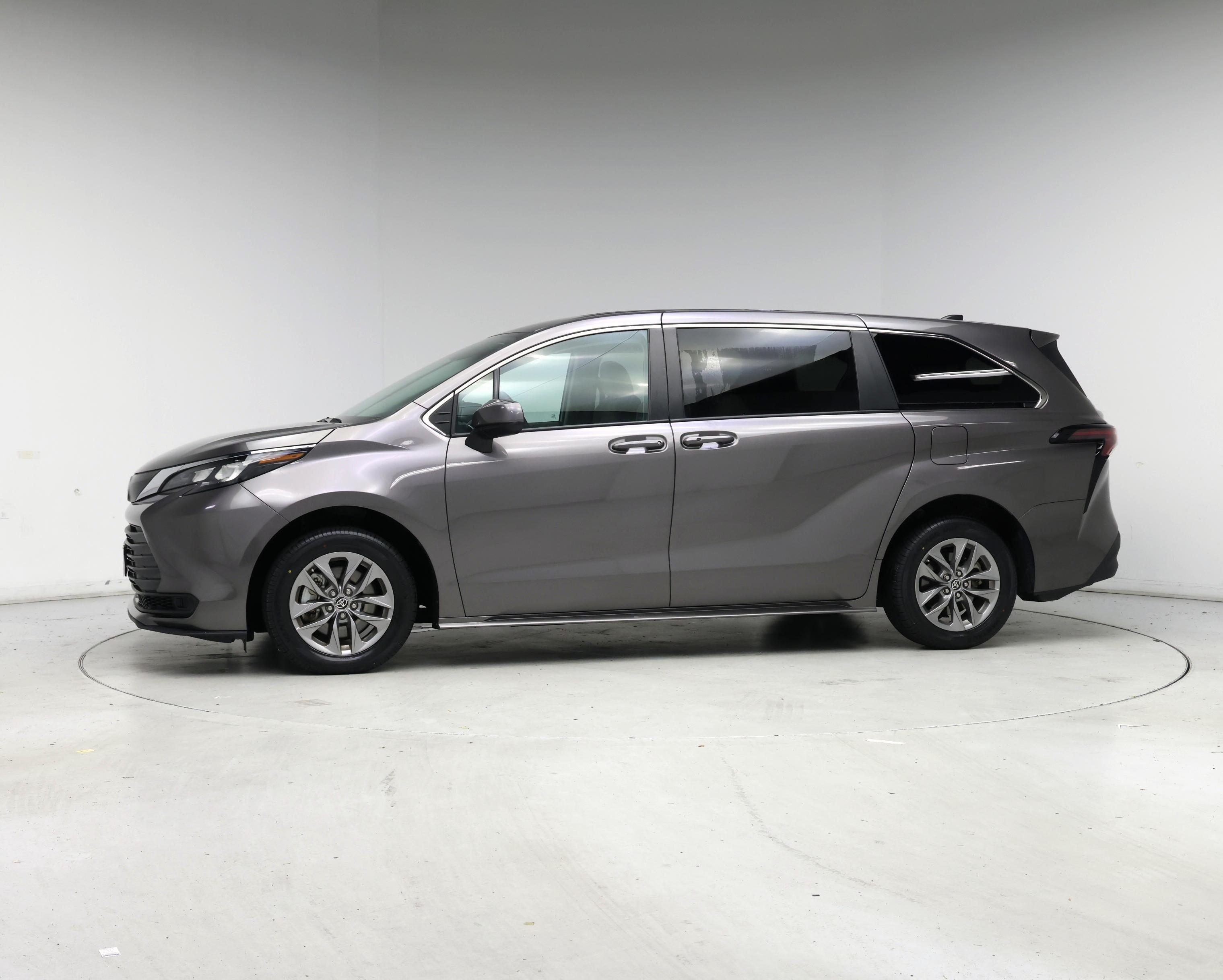 Thumbnail: 2024 Toyota Sienna - 3