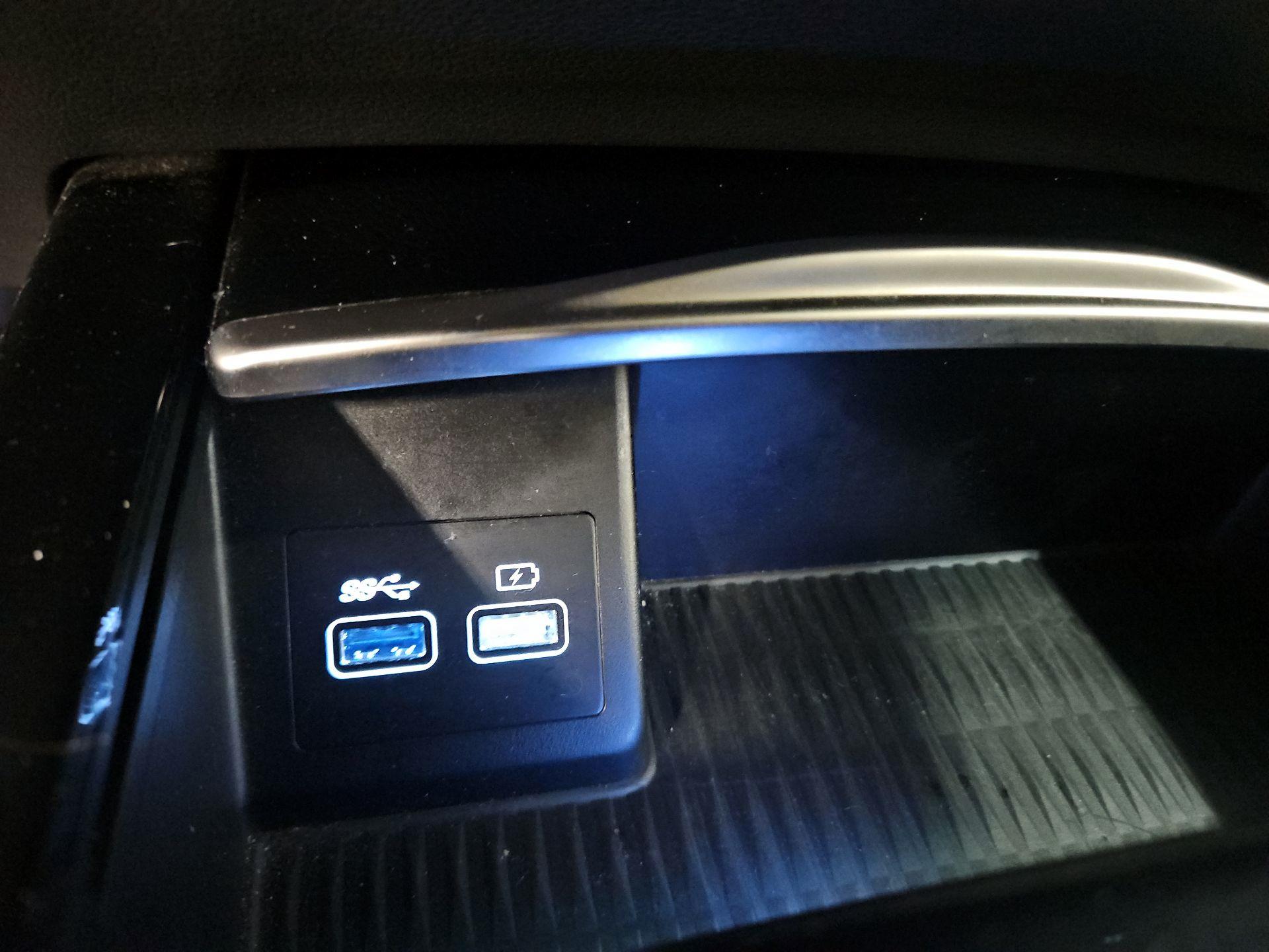 Thumbnail: 2023 Genesis G80 - 19