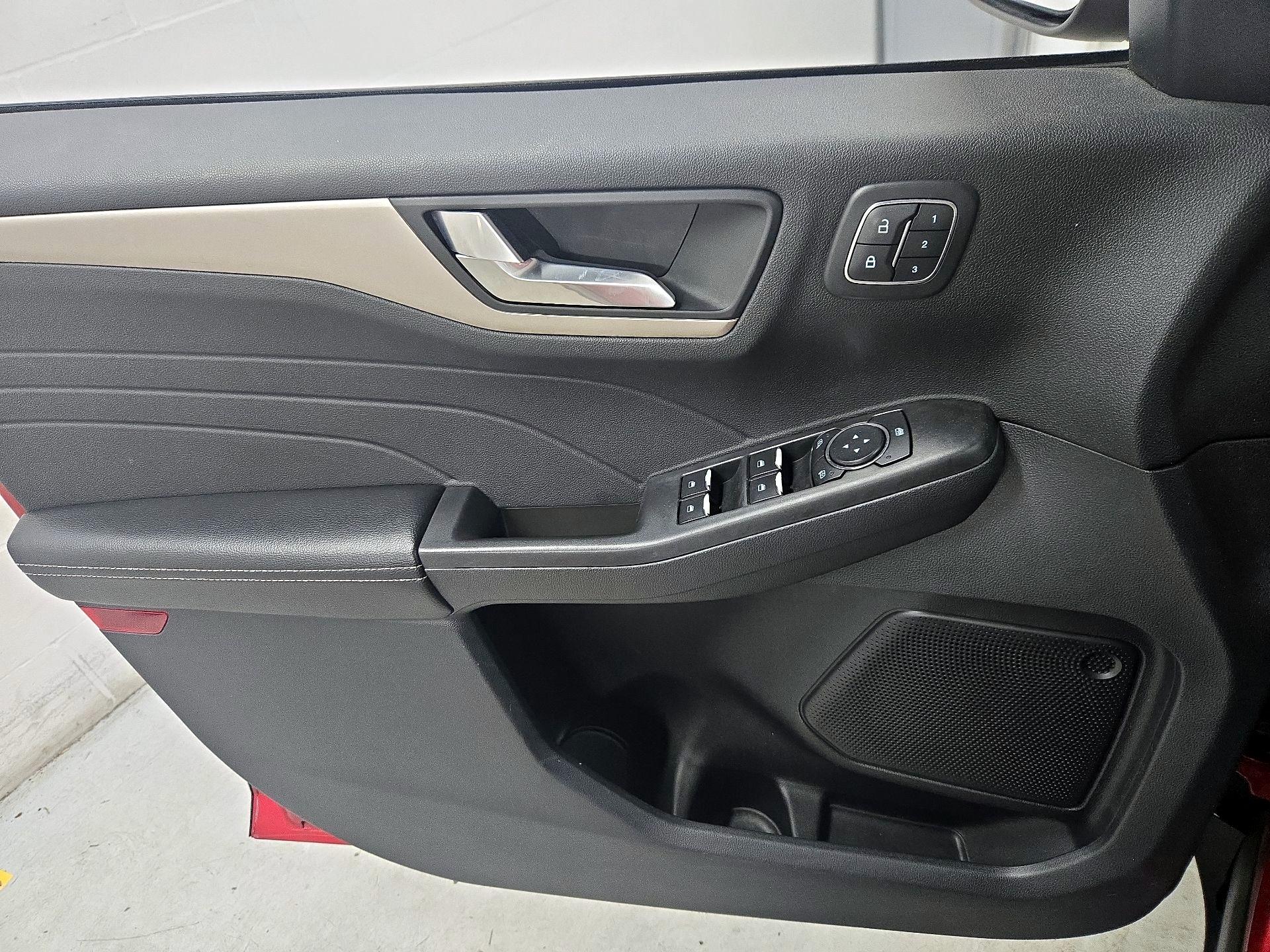 Thumbnail: 2022 Ford Escape - 12